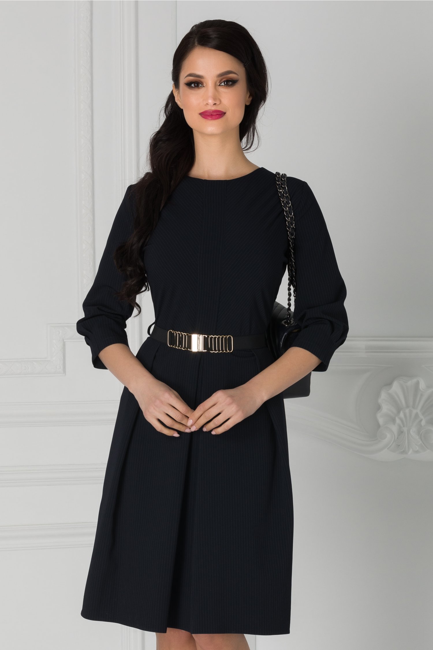 Rochie bleumarin in clos cu dungi punctate