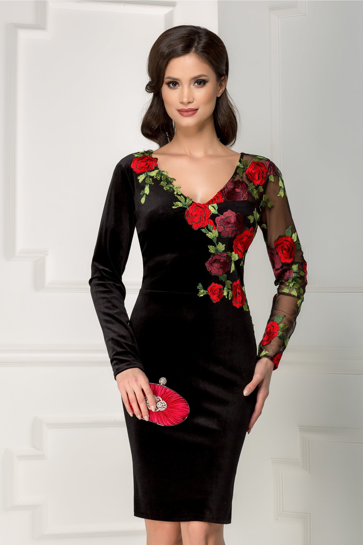 Rochie Briana din catifea neagra cu broderie