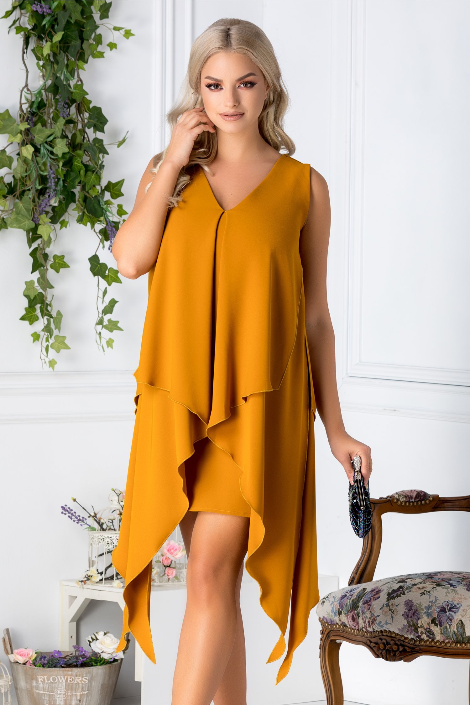 Rochie Brise galben mustar scurta cu aplicatie stil capa