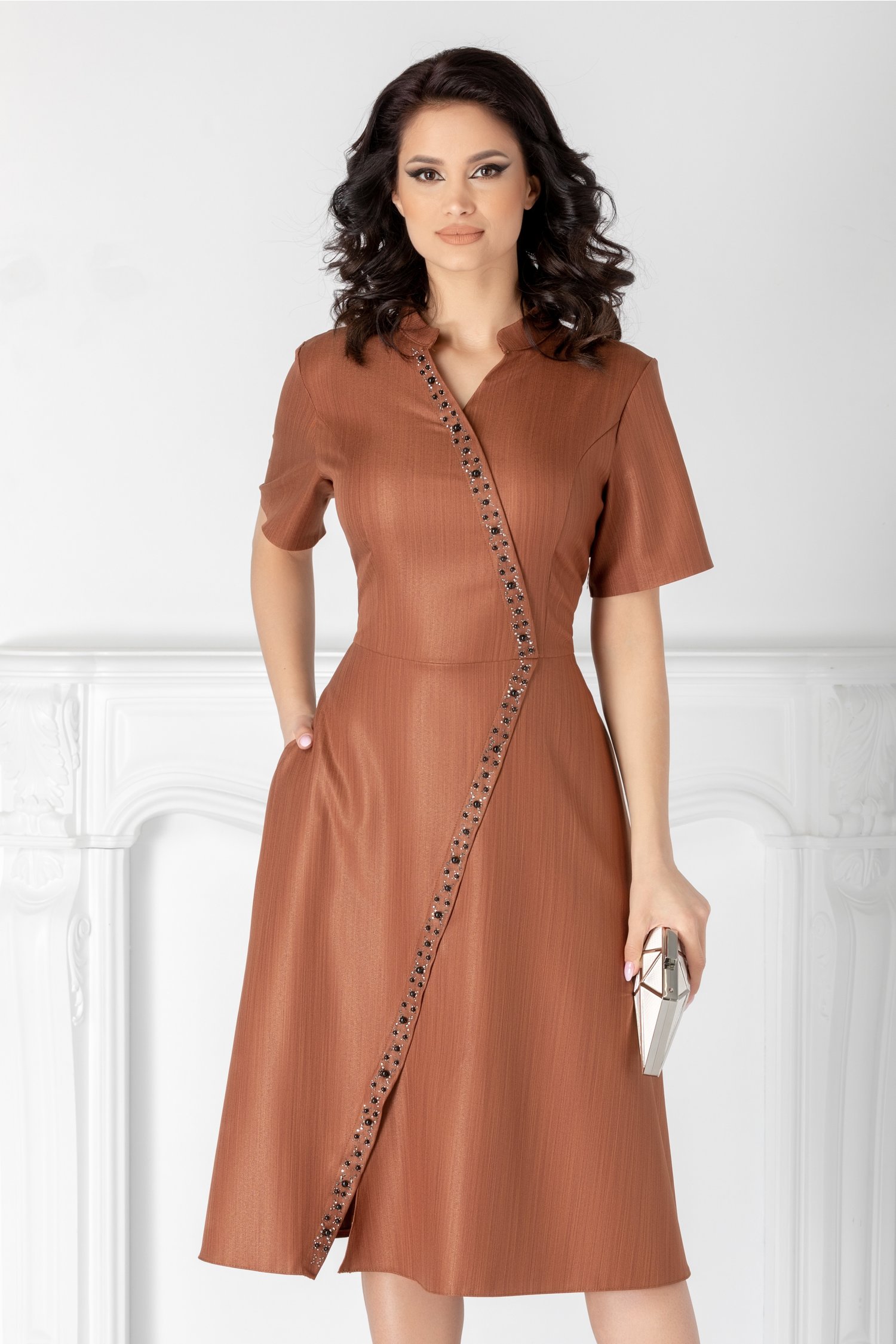 Rochie Bryce maro cu fir argintiu