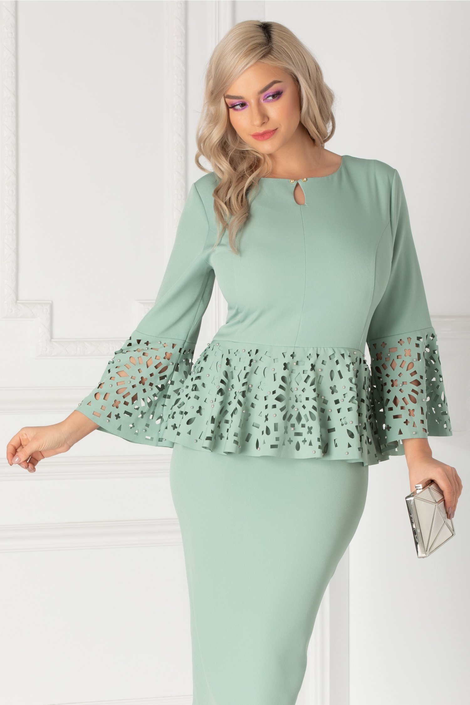 Rochie Calida verde cu peplum si maneci evazate la baza