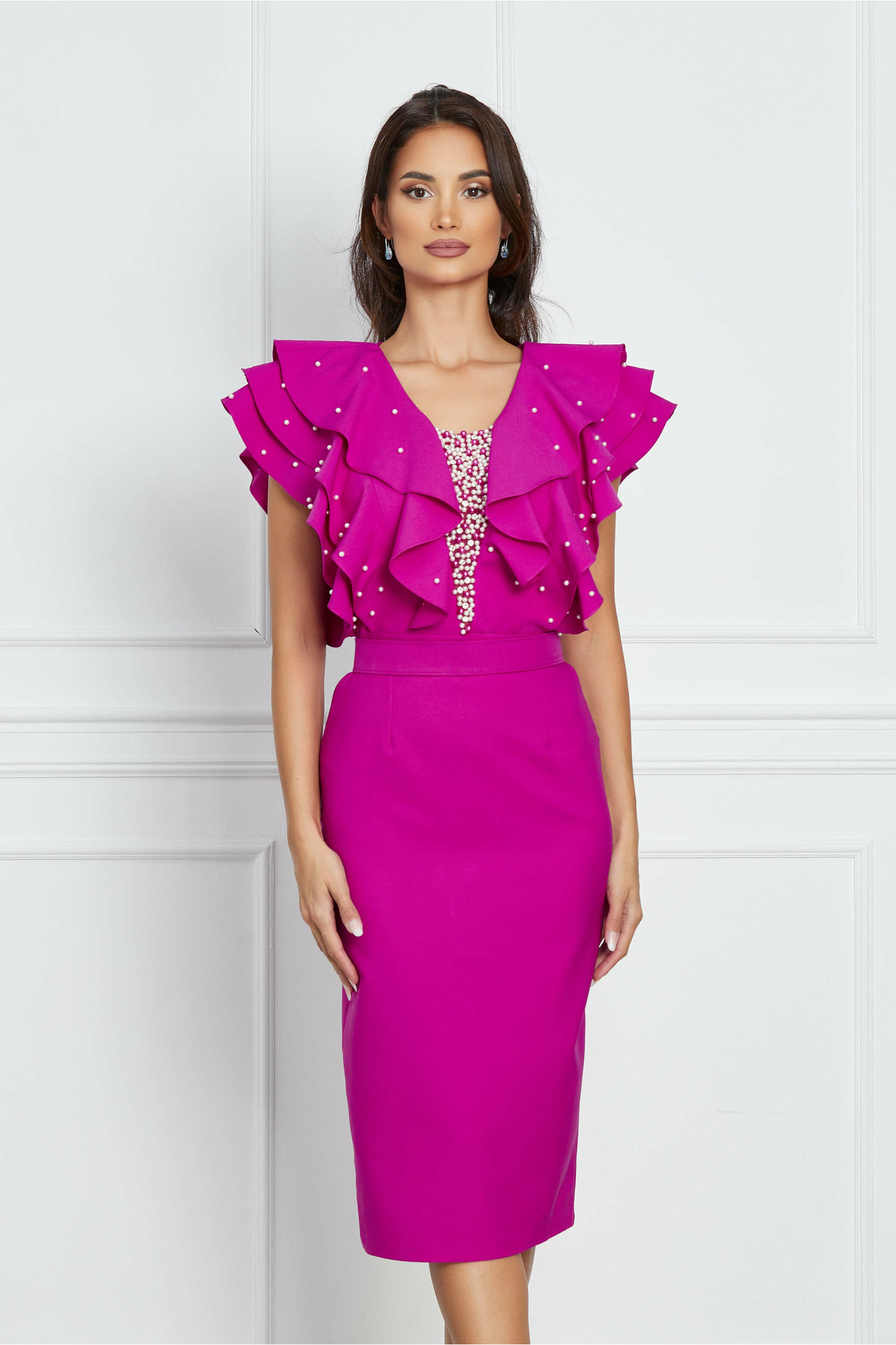 Rochie de ocazie Carolina fucsia cu perle si volane