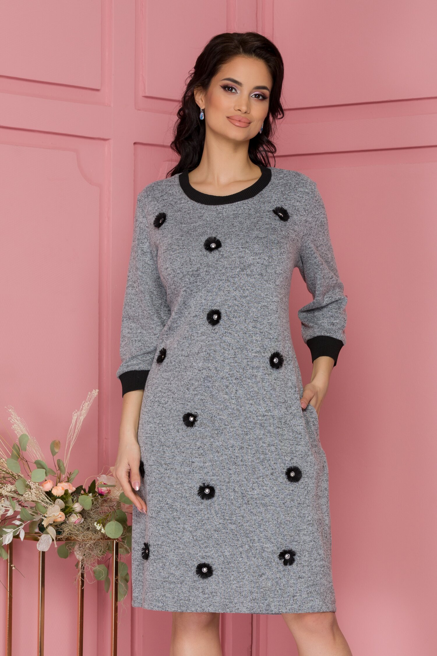 Rochie carolina gri cu flori 3d si strasuri