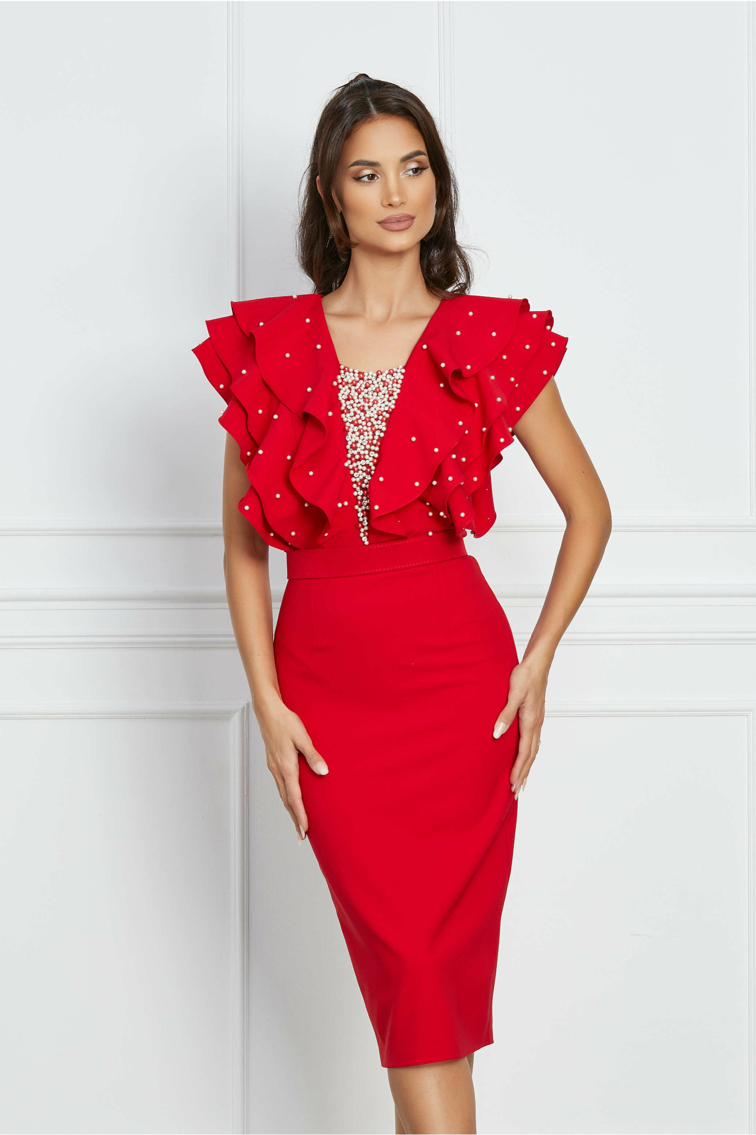 Rochie Carolina rosie cu perle si volane - Rochii-Dama.ro