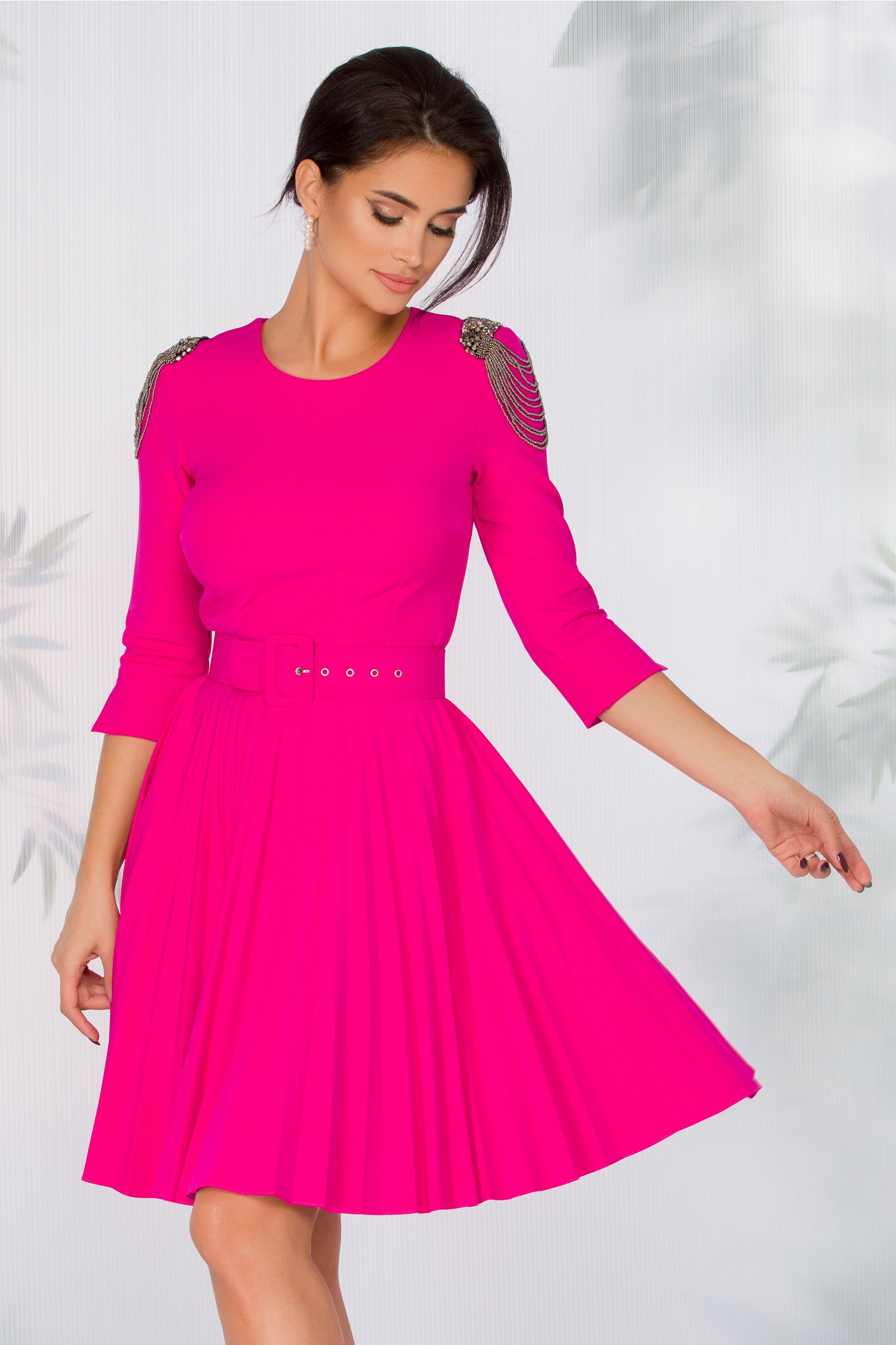 Rochie Caroline fucsia cu aspect plisat si curea in talie