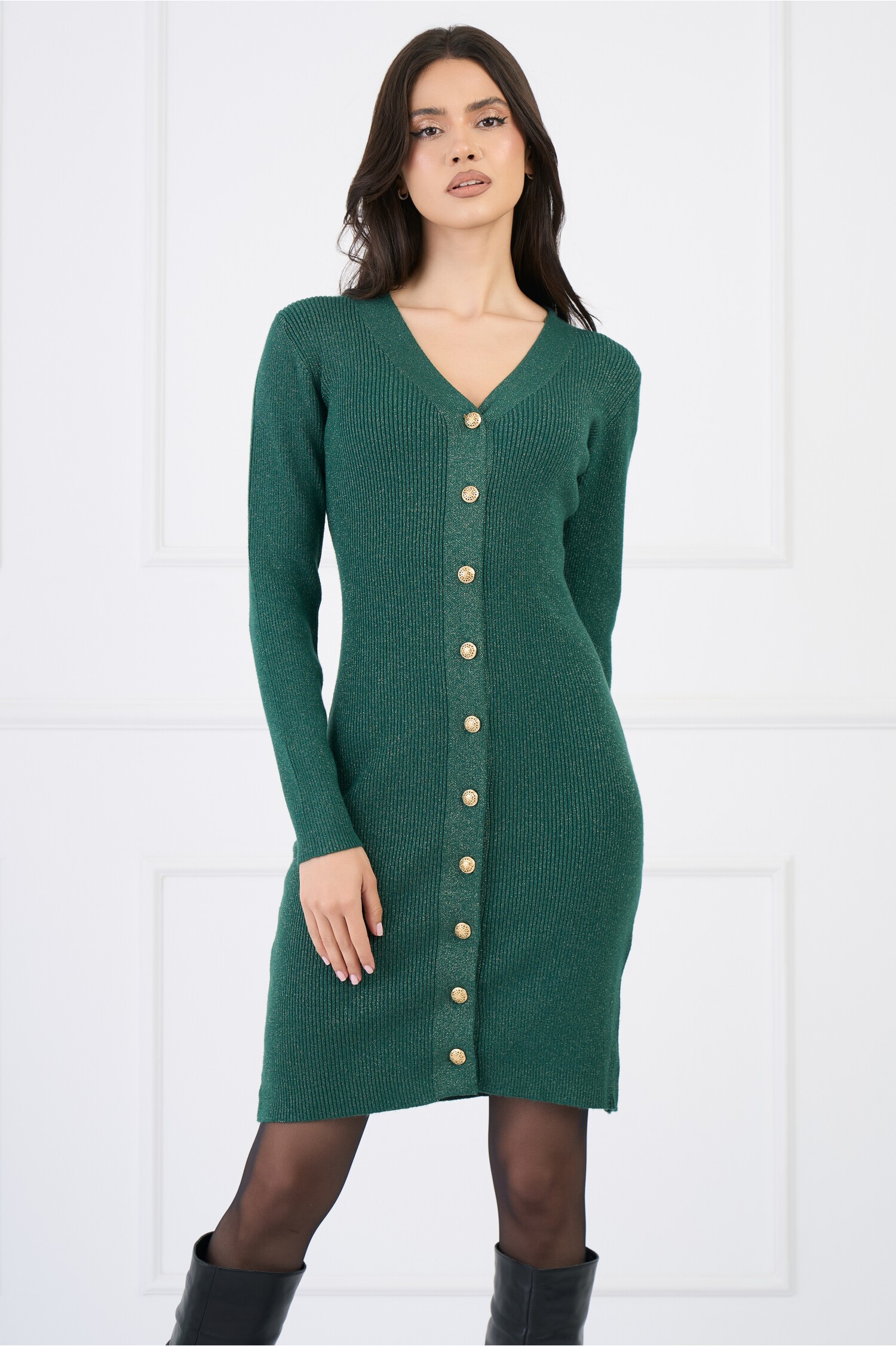 Rochie casual din tricot reiat verde cu insertii din fir lurex si nasturi