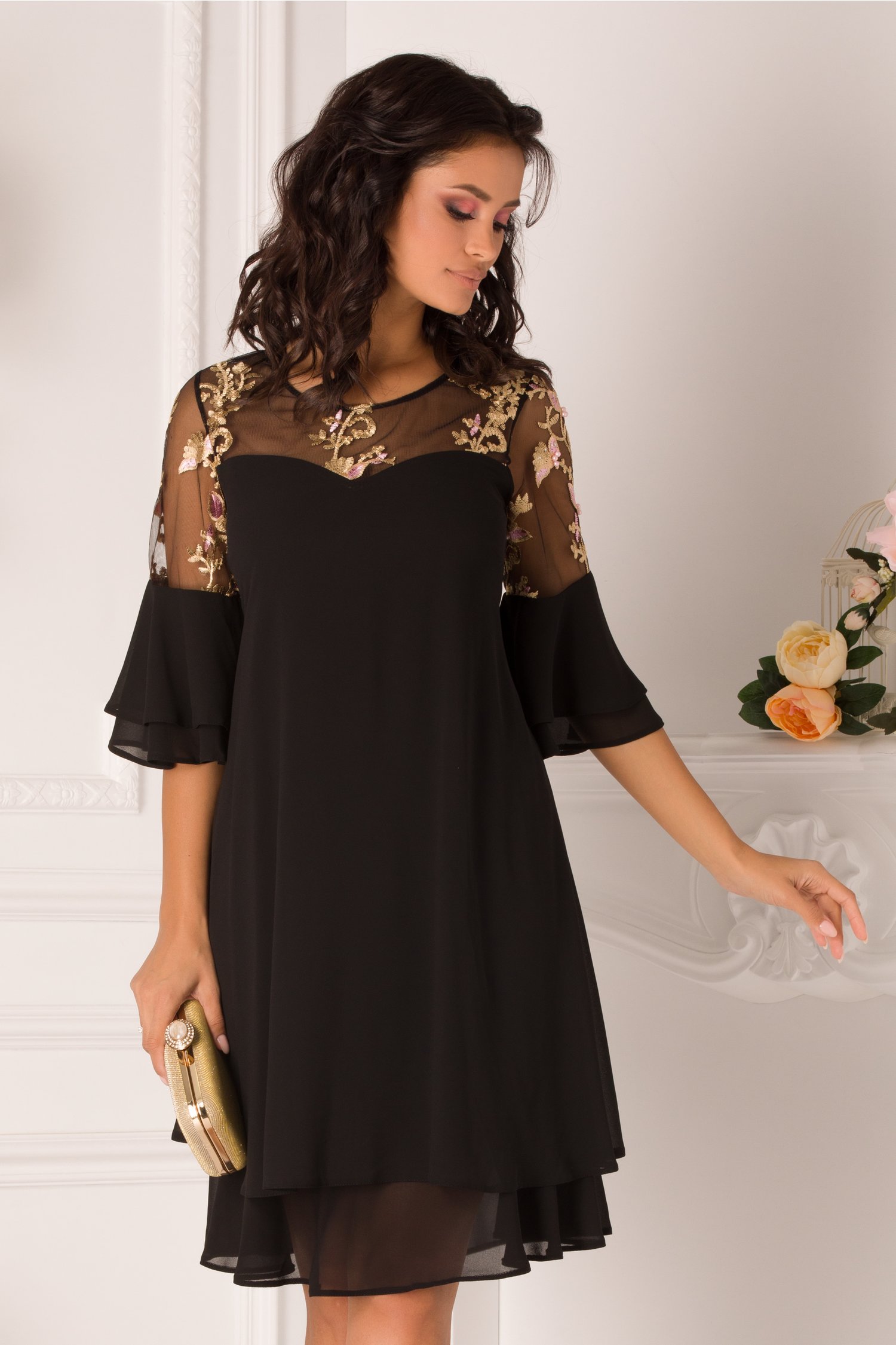 Rochie Chrisa neagra cu broderie bej si roz la umeri