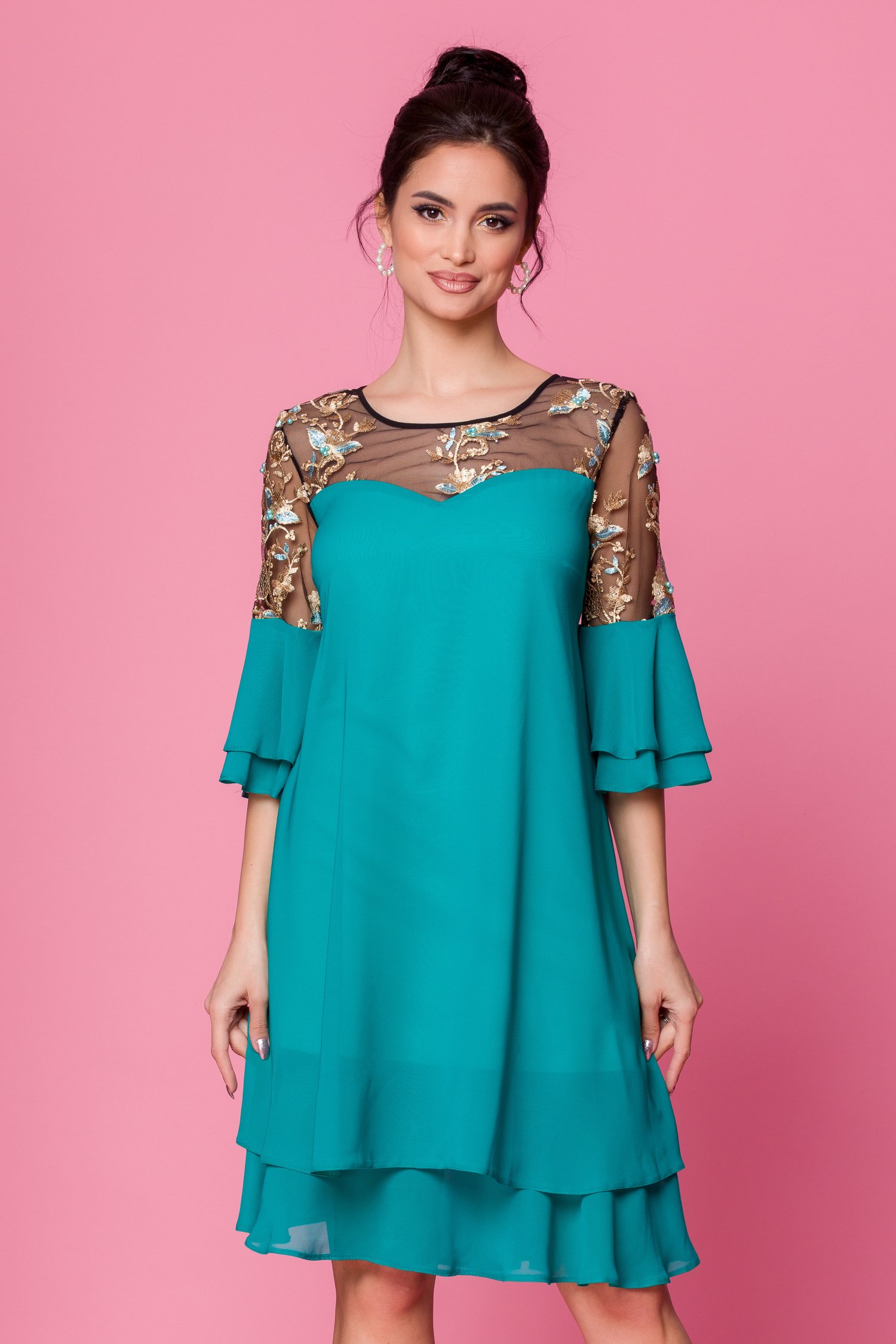 Rochie chrisa turcoaz cu broderie florala in nuante de auriu si bleu la umeri