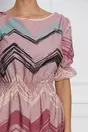 Rochie Christina roz cu imprimeuri bej in zig-zag