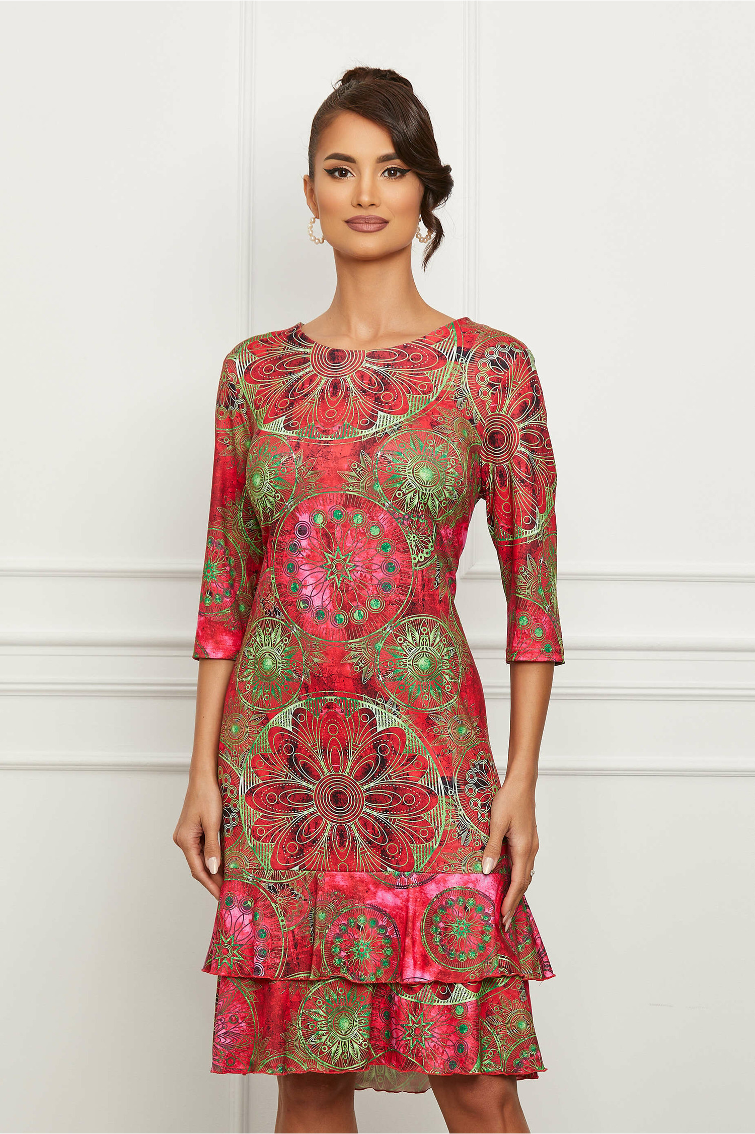 Rochie fucsia cu imprimeu mandala verde si volan la baza