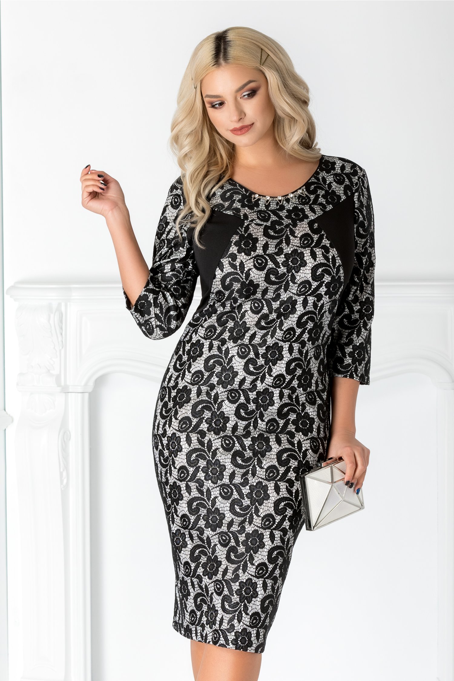 Rochie Corinne negru cu alb si dantela florala