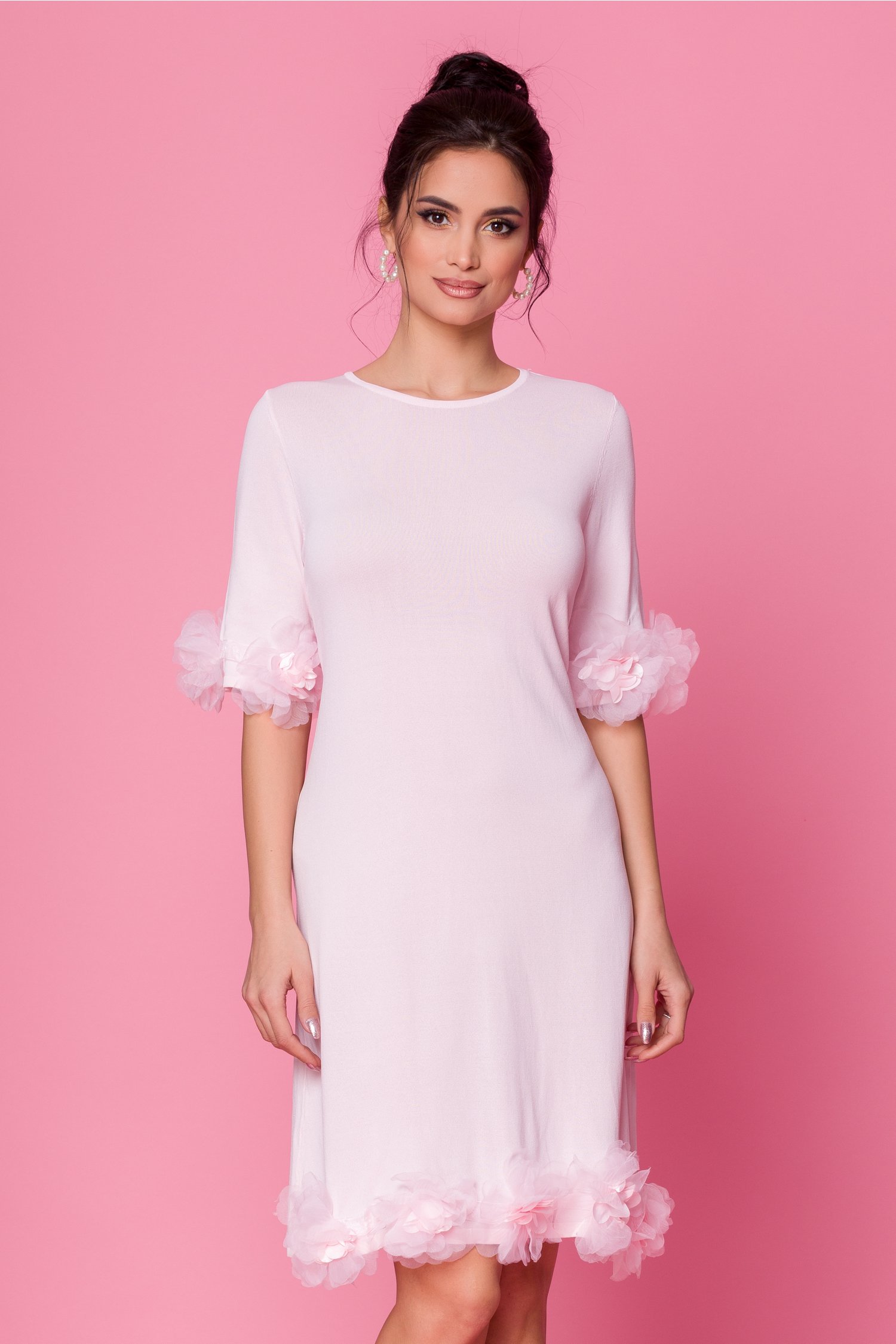 Rochie damiana roz lunga cu aplicatii florale 3d