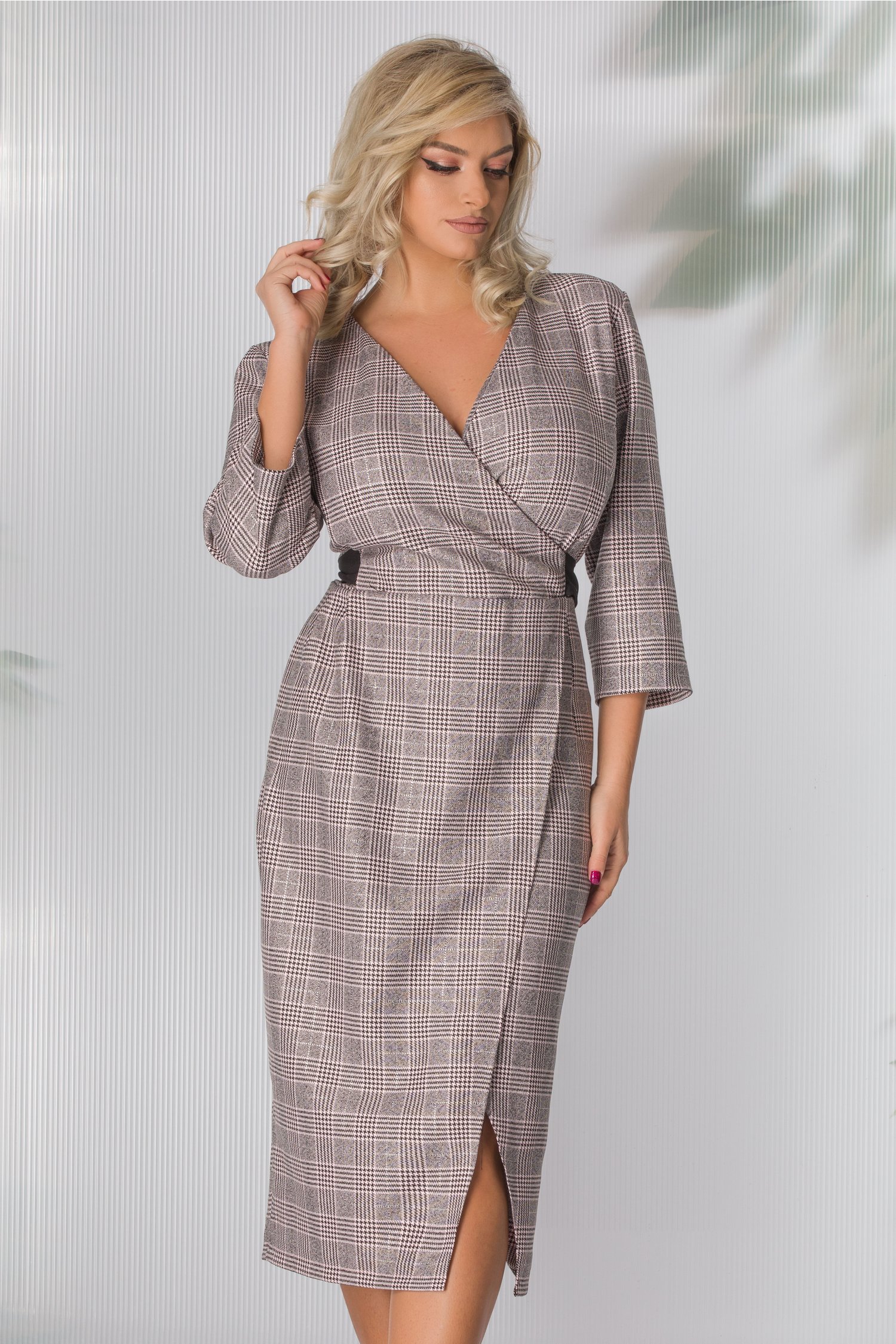 Rochie danielle roz cu carouri si cordon in talie