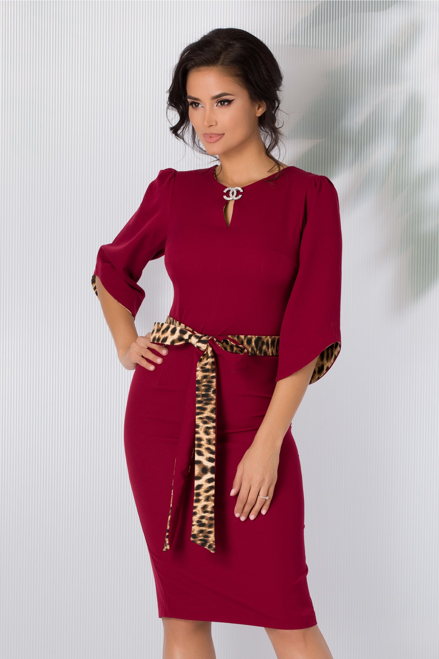 Rochie dariana bordo cu cordon si detalii animal print