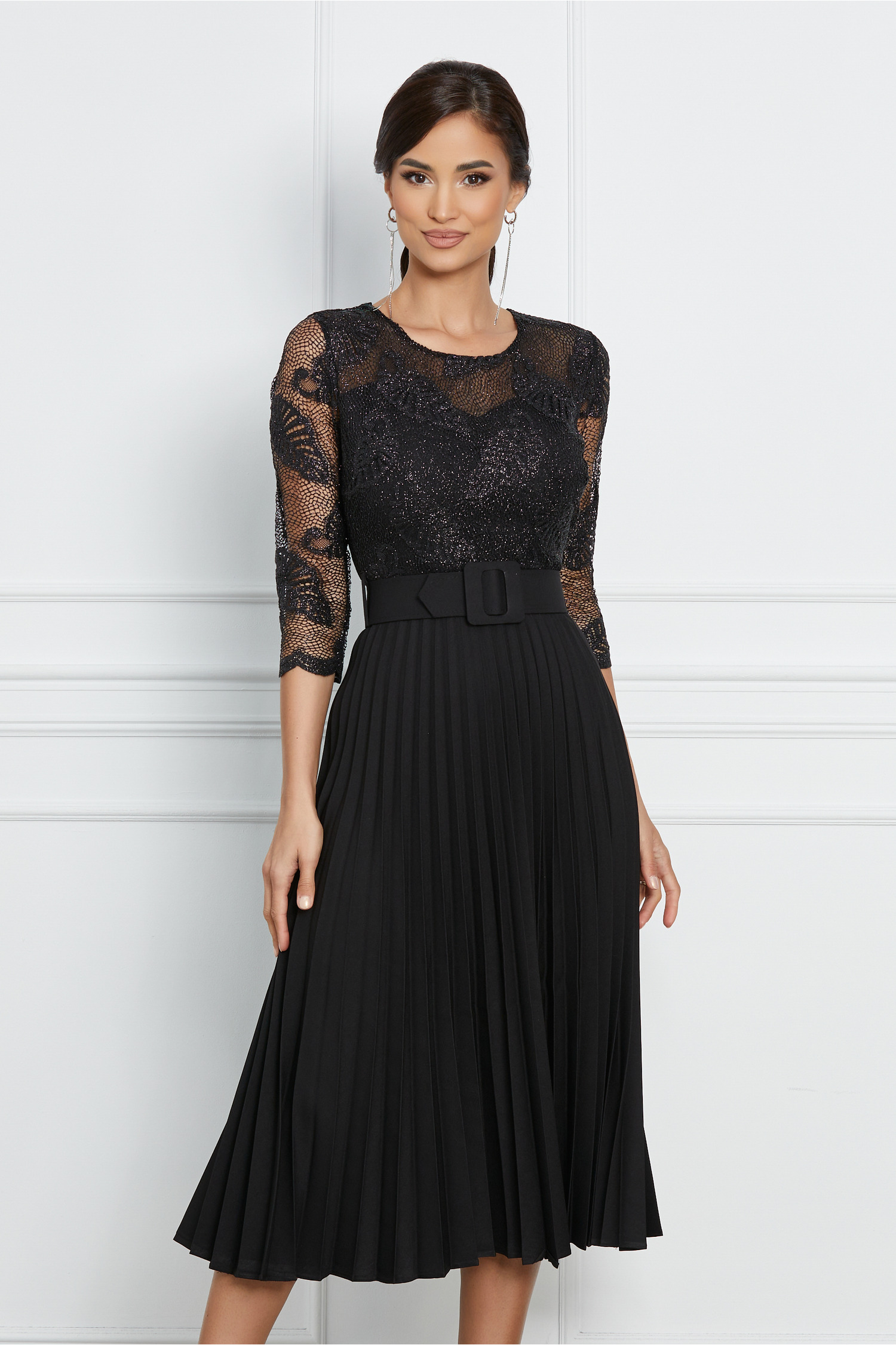 Rochie neagra cu glitter la bust si fusta plisata - Rochii-Dama.ro