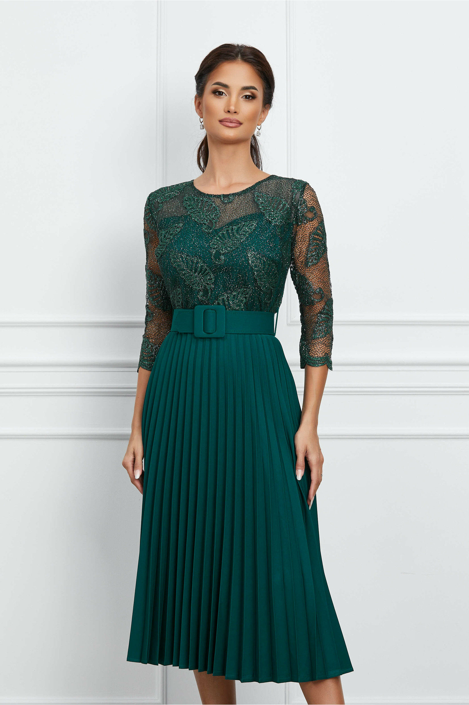 Rochie verde cu glitter la bust si fusta plisata - Rochii-Dama.ro