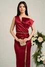 Rochie de seara bordo cu perle in talie pe un umar