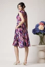 Rochie de zi din satin cu imprimeuri fucsia si curea in talie