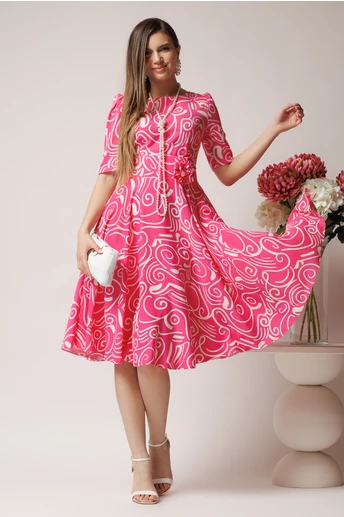 Rochie de zi din voal fucsia cu imprimeuri si floare in talie