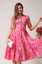 Rochie de zi din voal fucsia cu imprimeuri si floare in talie