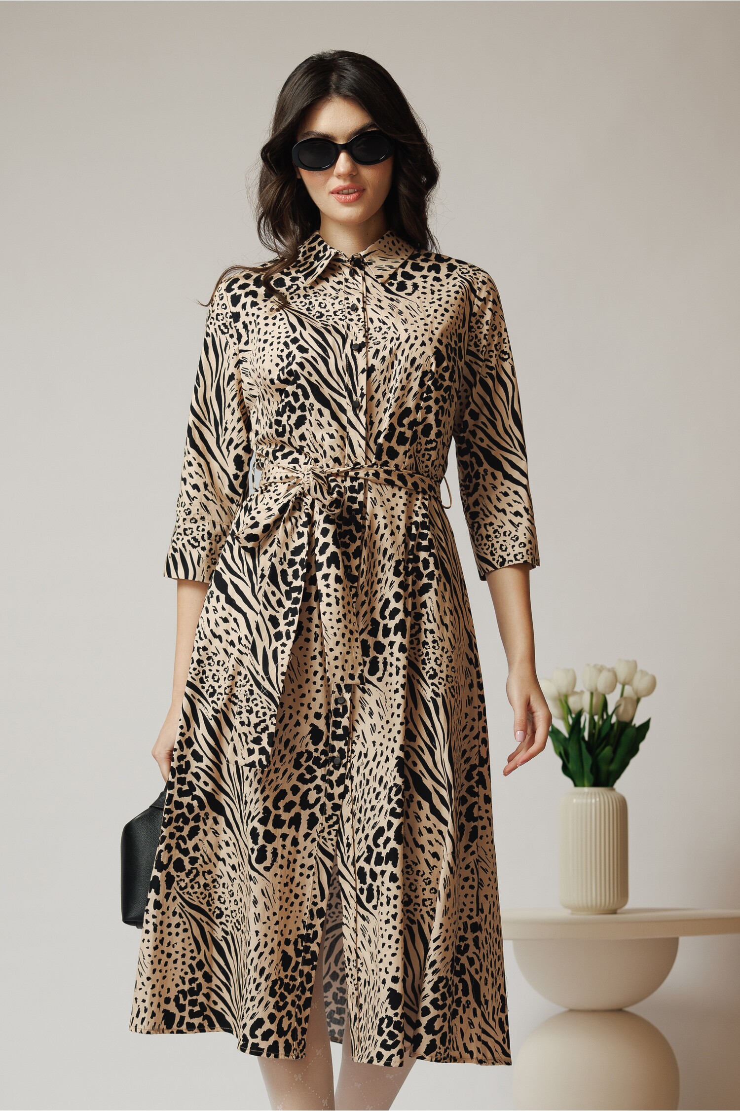 Rochie de zi tip camasa din bumbac bej cu animal print si cordon in talie