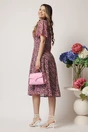 Rochie de zi vaporaosa din voal cu imprimeuri florale roz