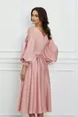 Rochie Denisa roz accesorizata cu perlute