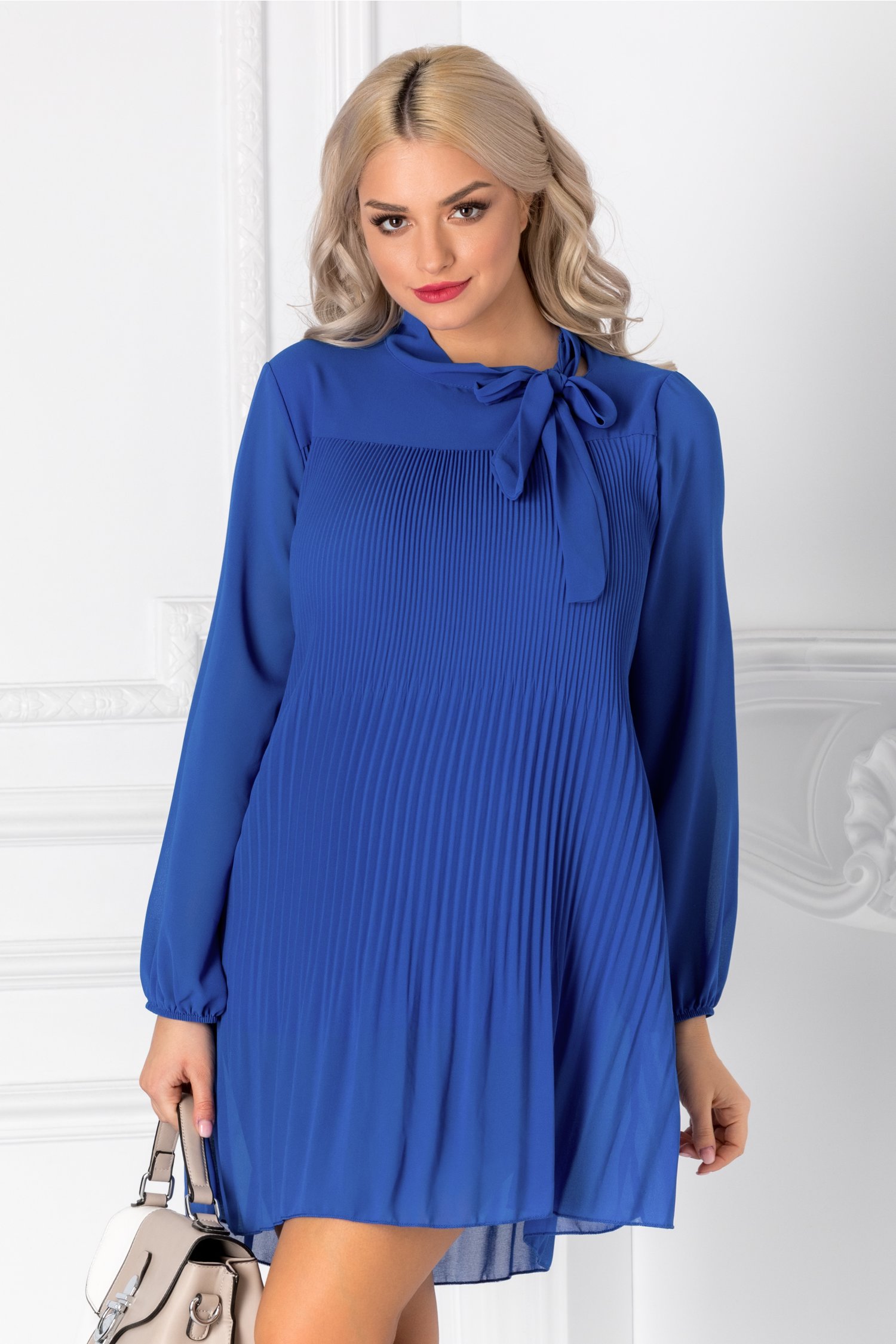Rochie Derny albastra plisata si funda la guler