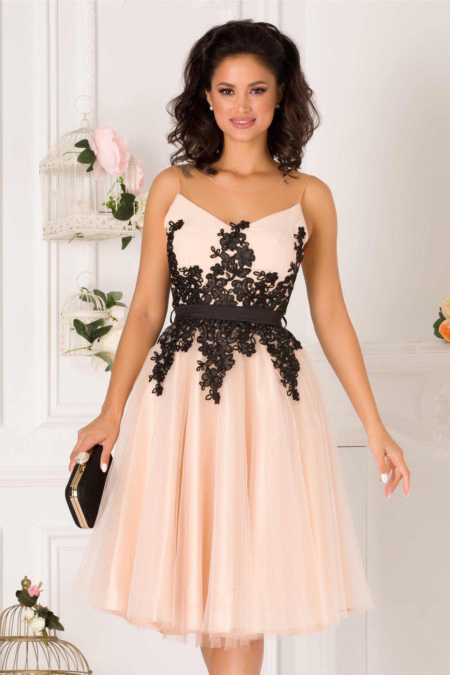 Rochie Diane bej cu broderie neagra