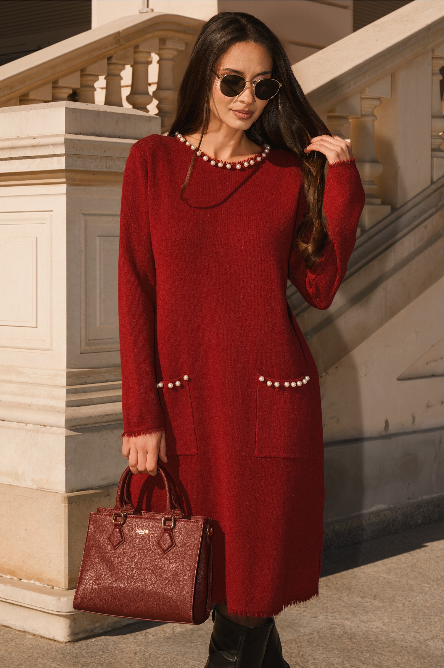 Rochie din tricot burgundy cu perle la decolteu si buzunare