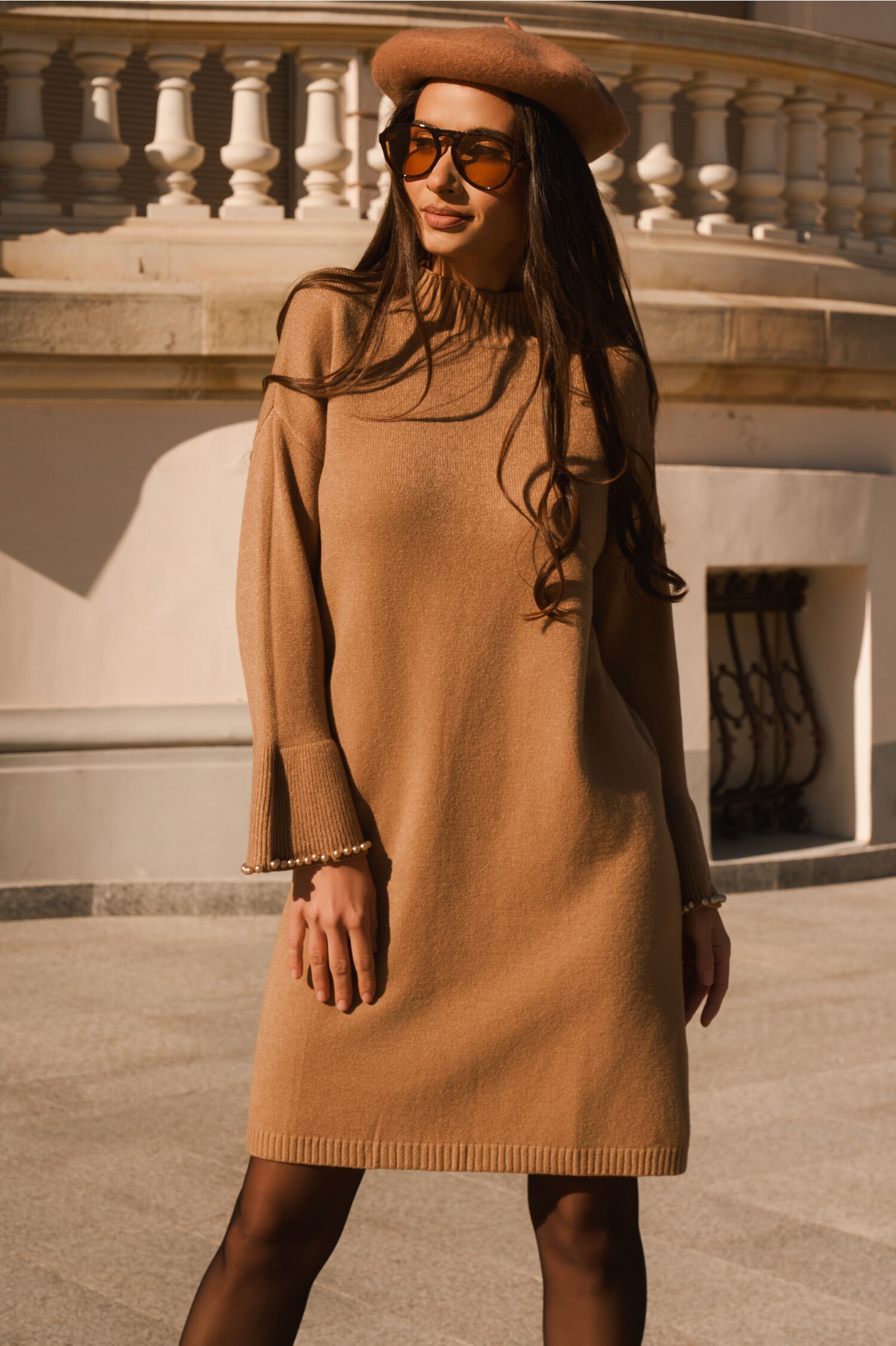 Rochie din tricot maro camel cu perle la maneci