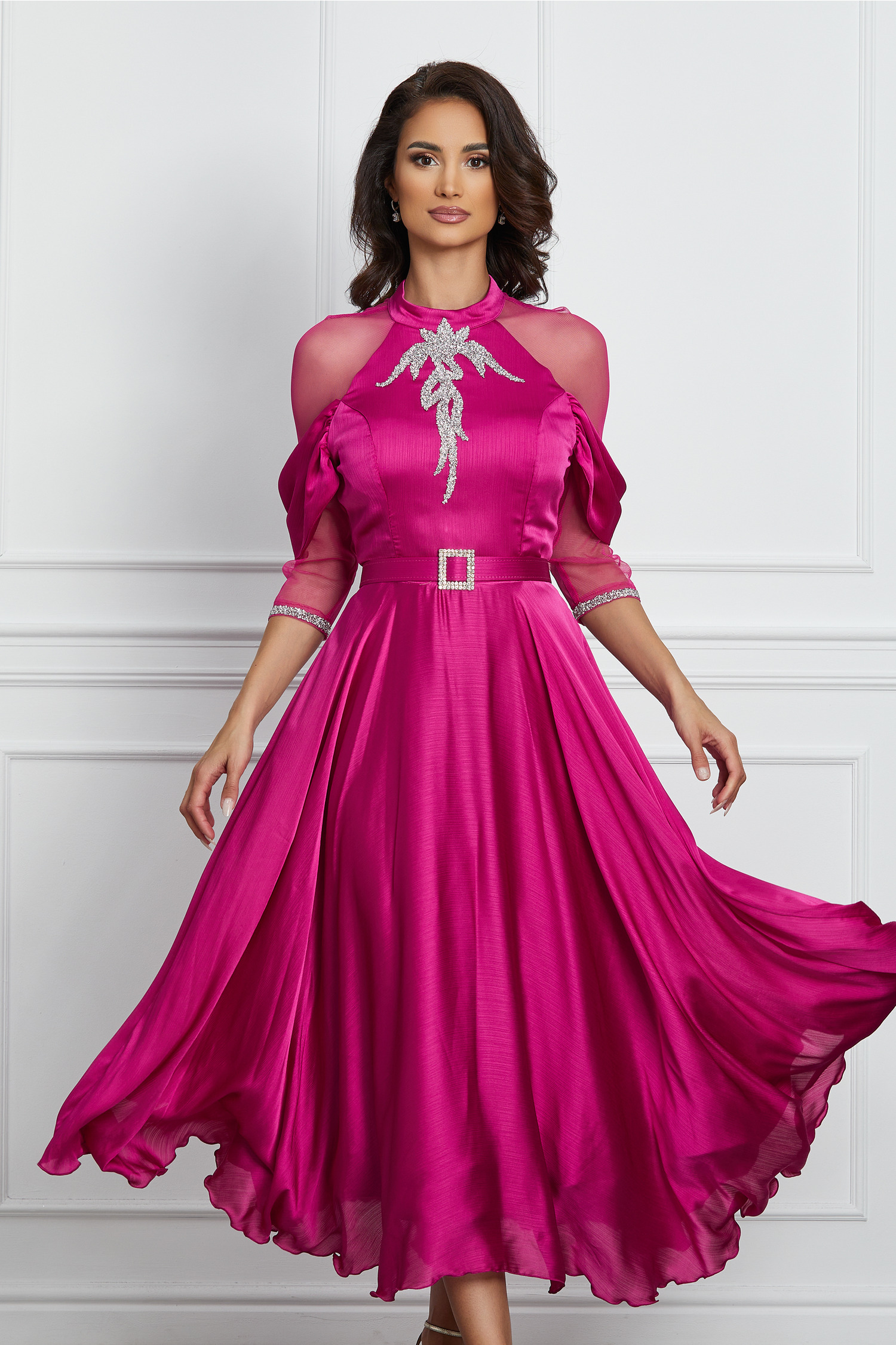 Rochie de ocazie fucsia cu aplicatii stralucitoare pe bust