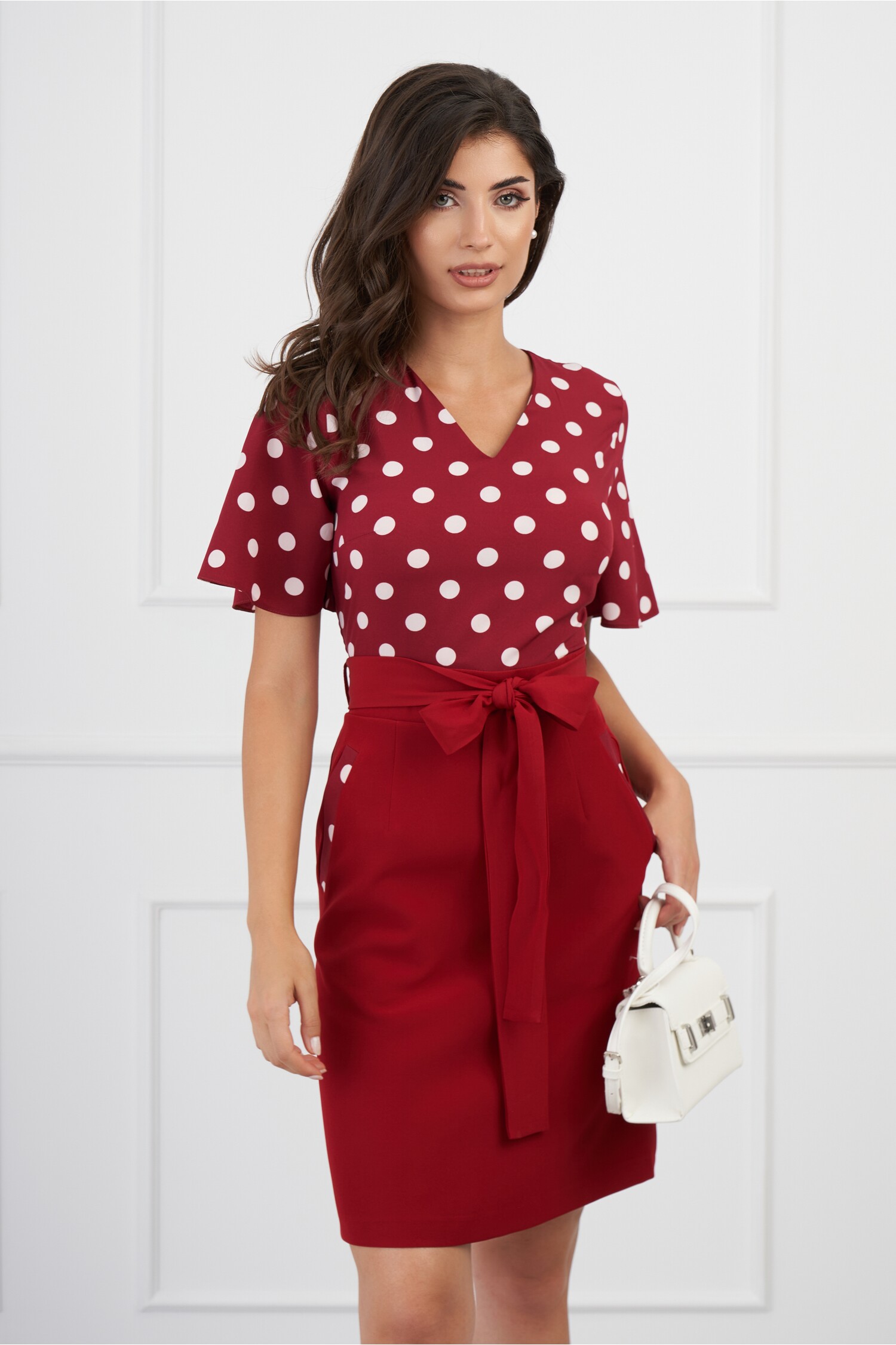 Rochie DY Fashion bordo cu buline la bust si cordon in talie