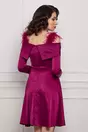 Rochie Dy Fashion bordo cu pene la umeri si pliuri pe bust