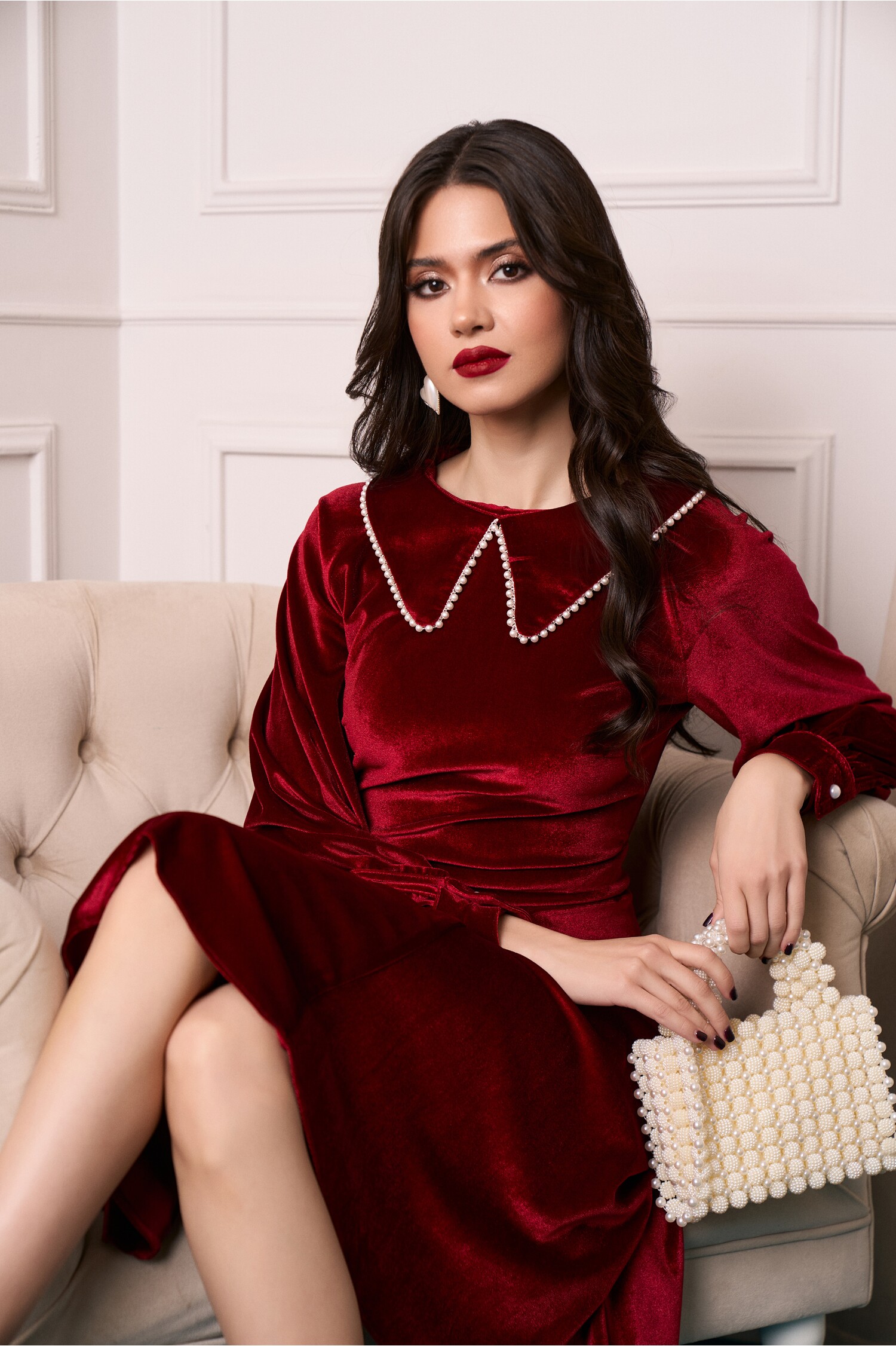 Rochie DY Fashion eleganta din catifea bordo cu perlute la guler