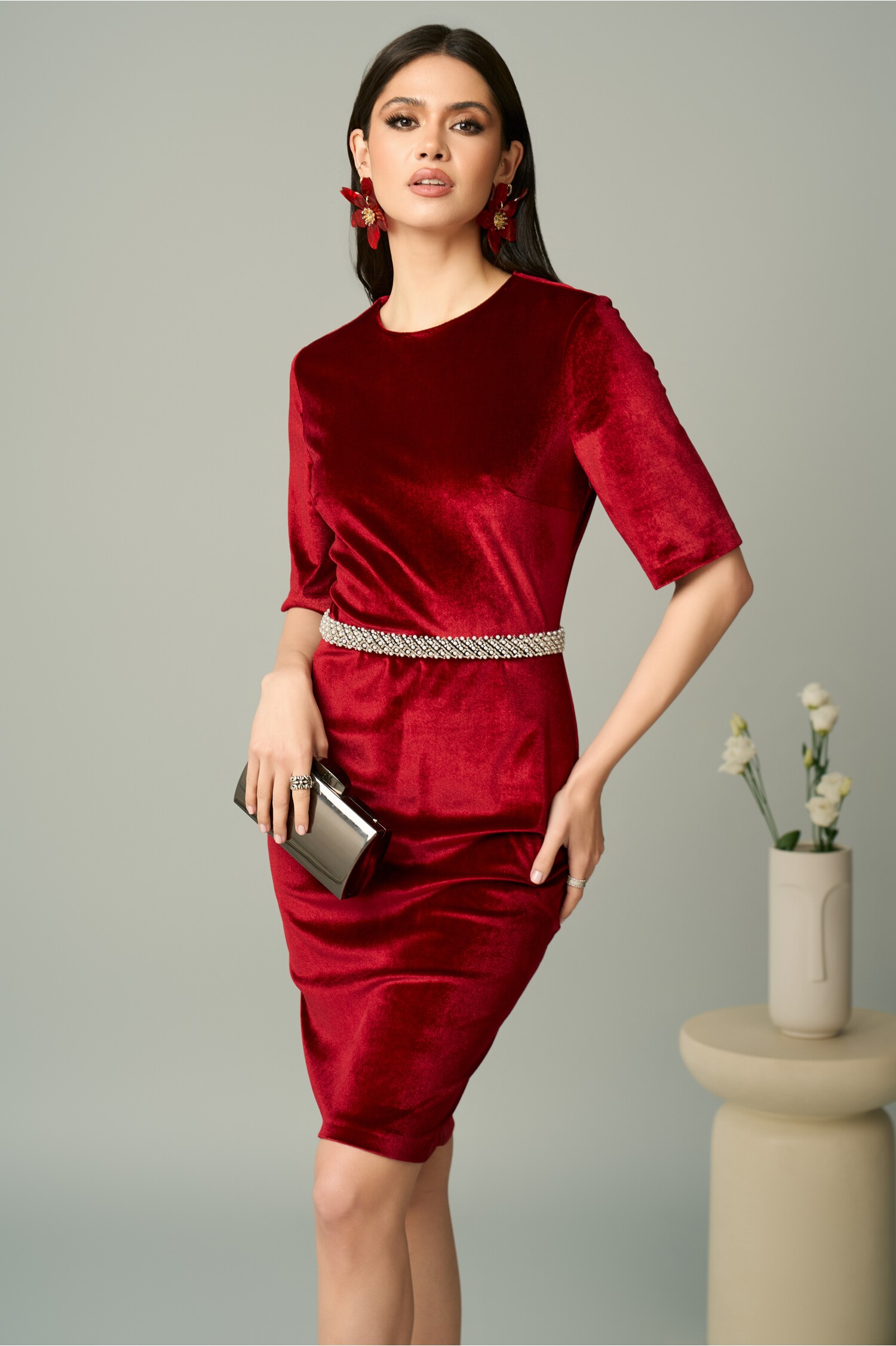 Rochie DY Fashion eleganta din catifea burgundy cu perle in talie