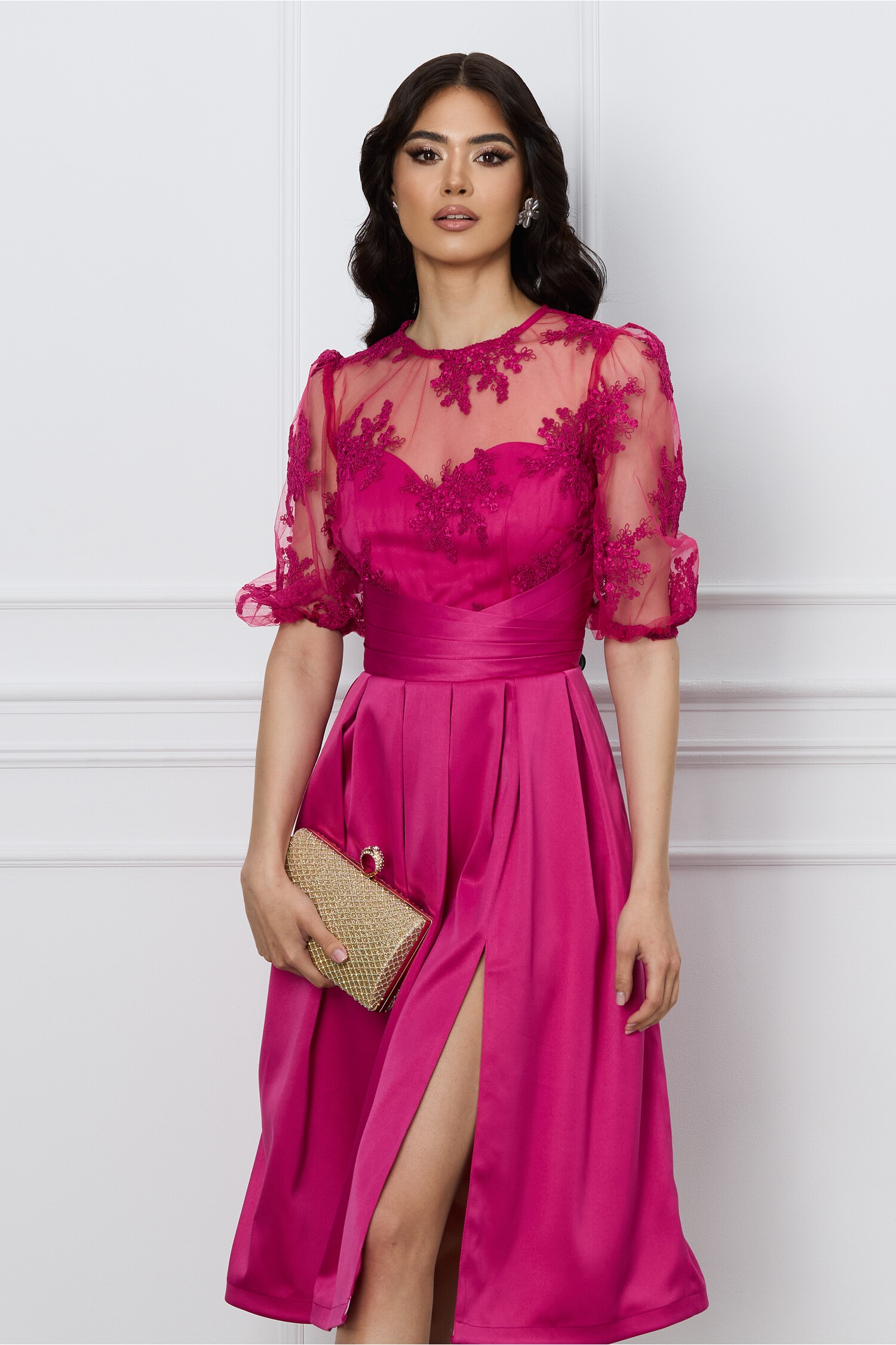 Rochie de ocazie fucsia cu dantela la bust si crepeu pe fusta