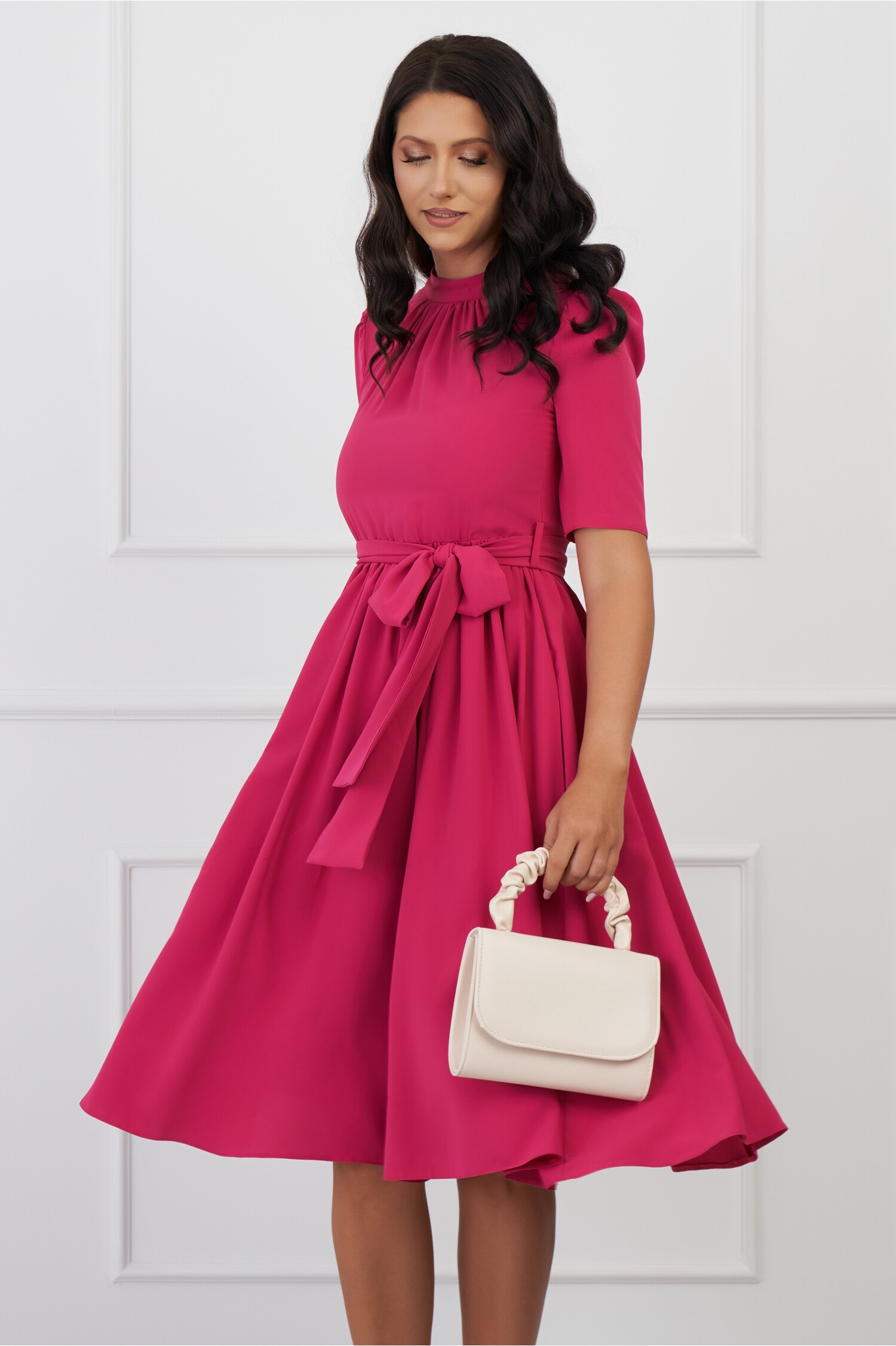 Rochie fucsia cu pliuri la bust si cordon in talie