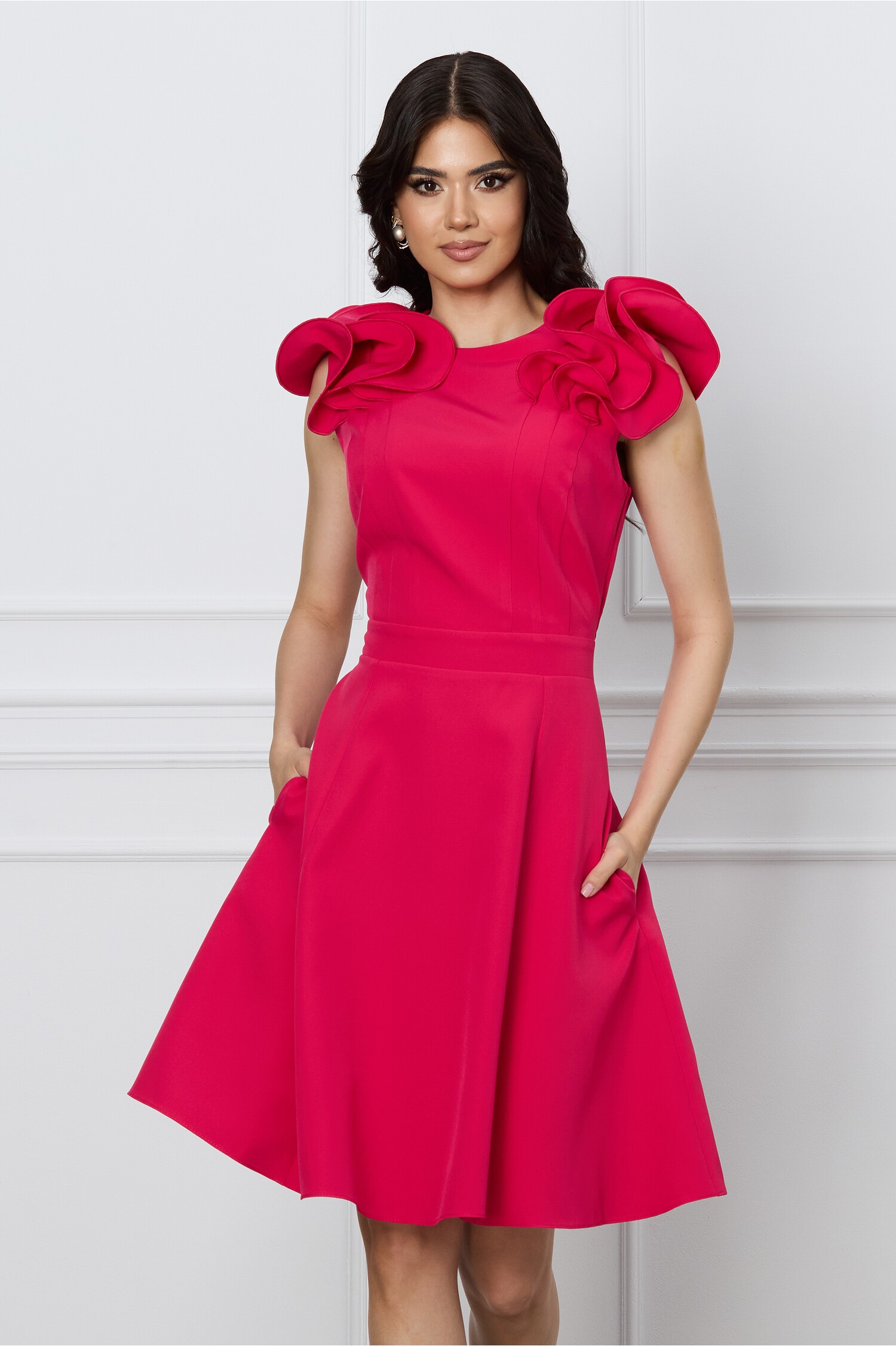 Rochie fucsia cu volane la umeri - Rochii-Dama.ro