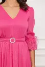 Rochie Dy Fashion fucsia din voal cu pene la maneci