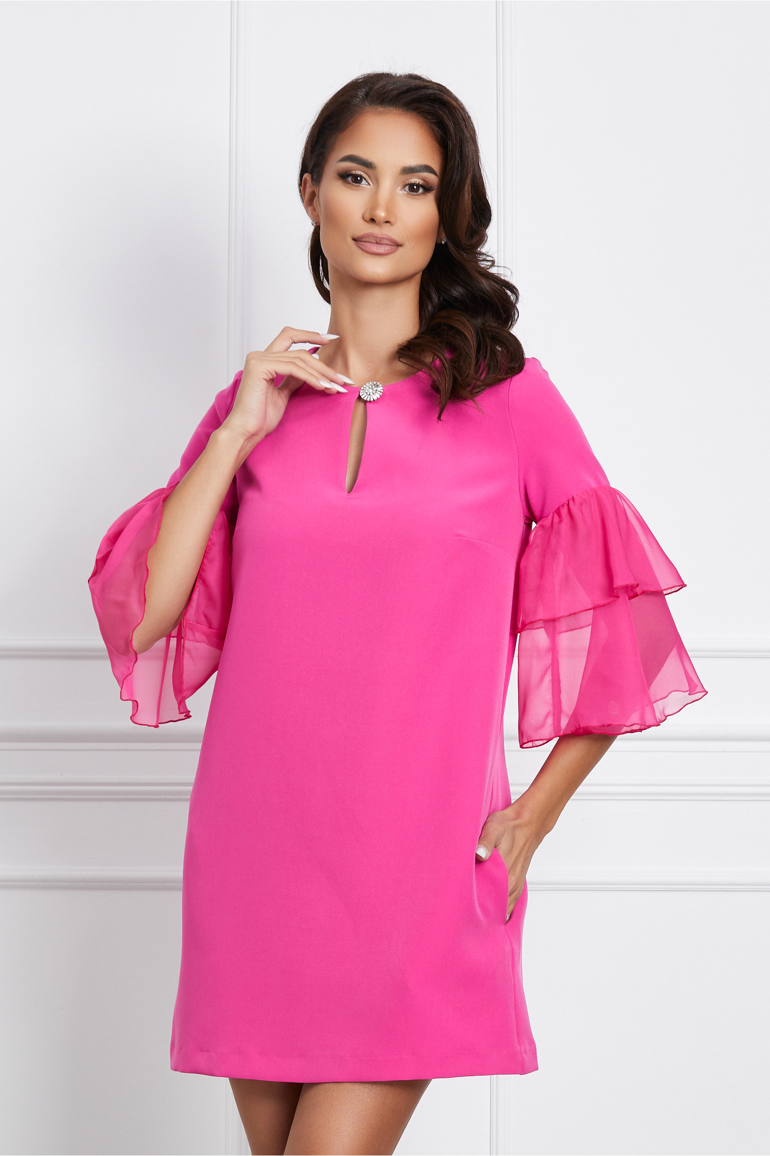 Rochie de ocazie fucsia scurta cu maneci din voal