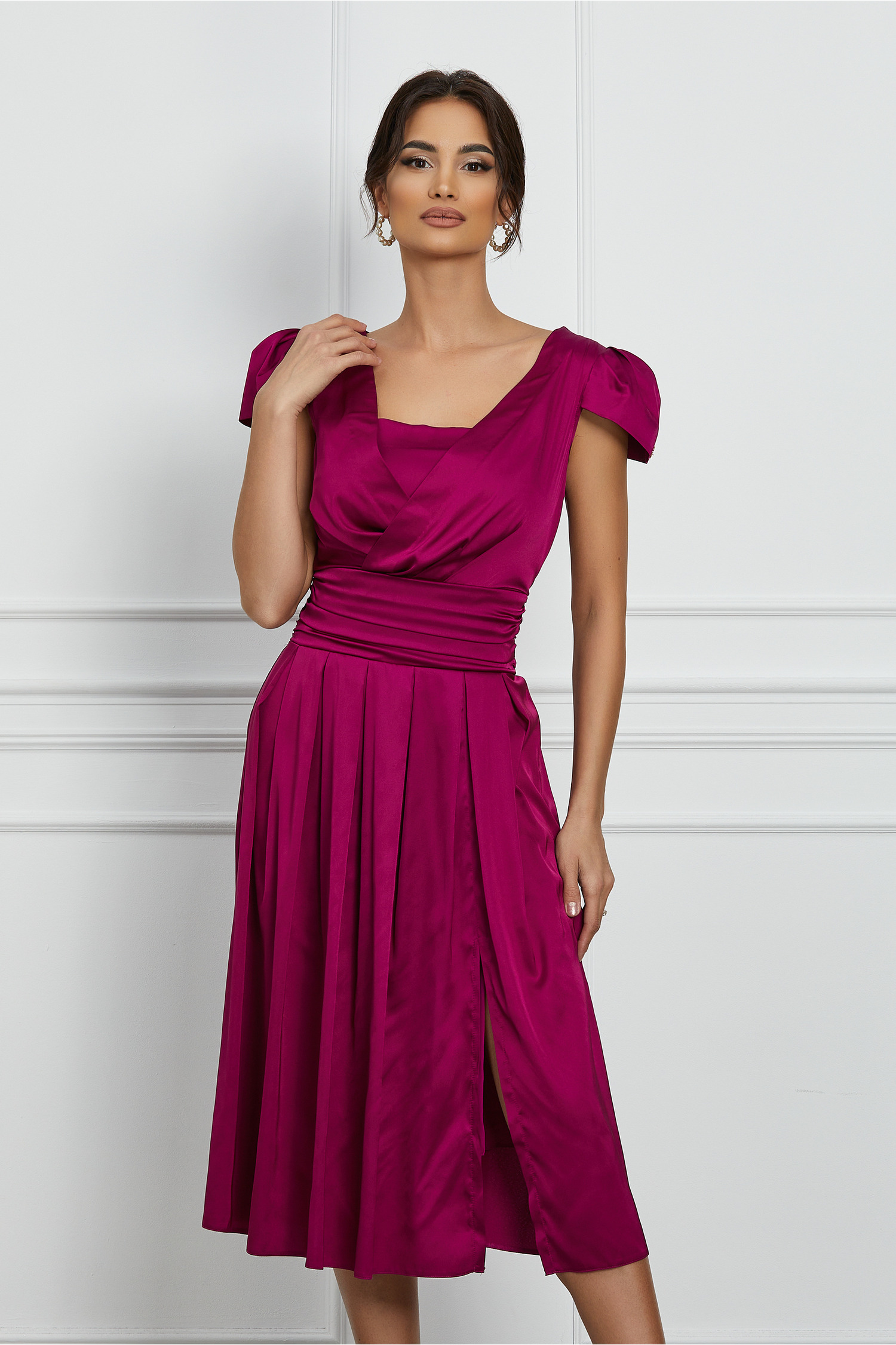 Rochie de ocazie magenta din satin cu pliuri pe fusta