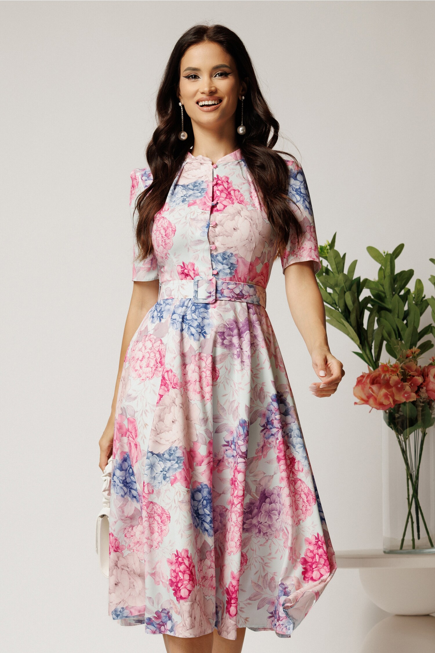 Rochie DY Fashion midi cu flori roz si bleu in clos din rayon