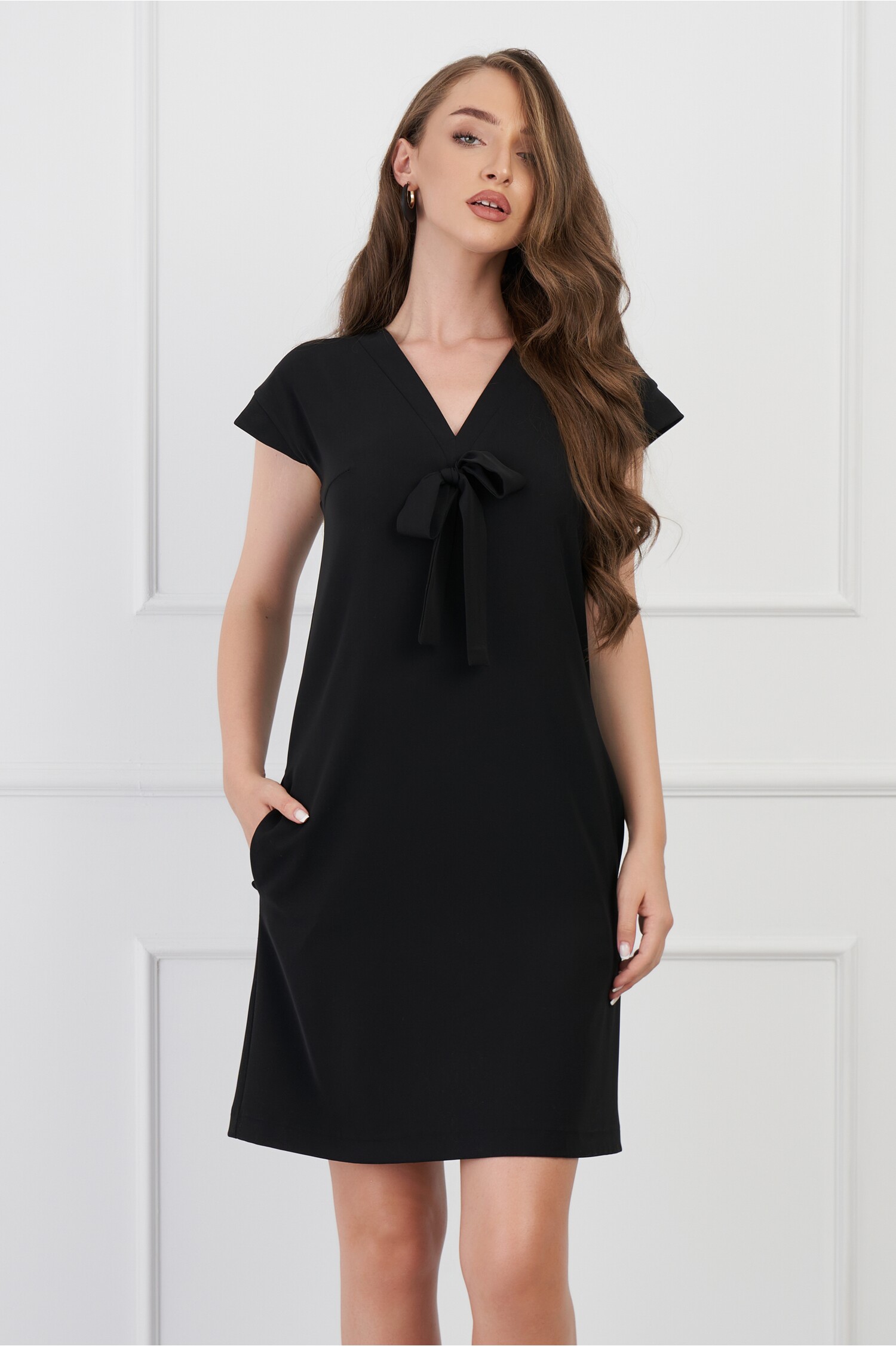 Rochie DY Fashion neagra cu funda la decolteu