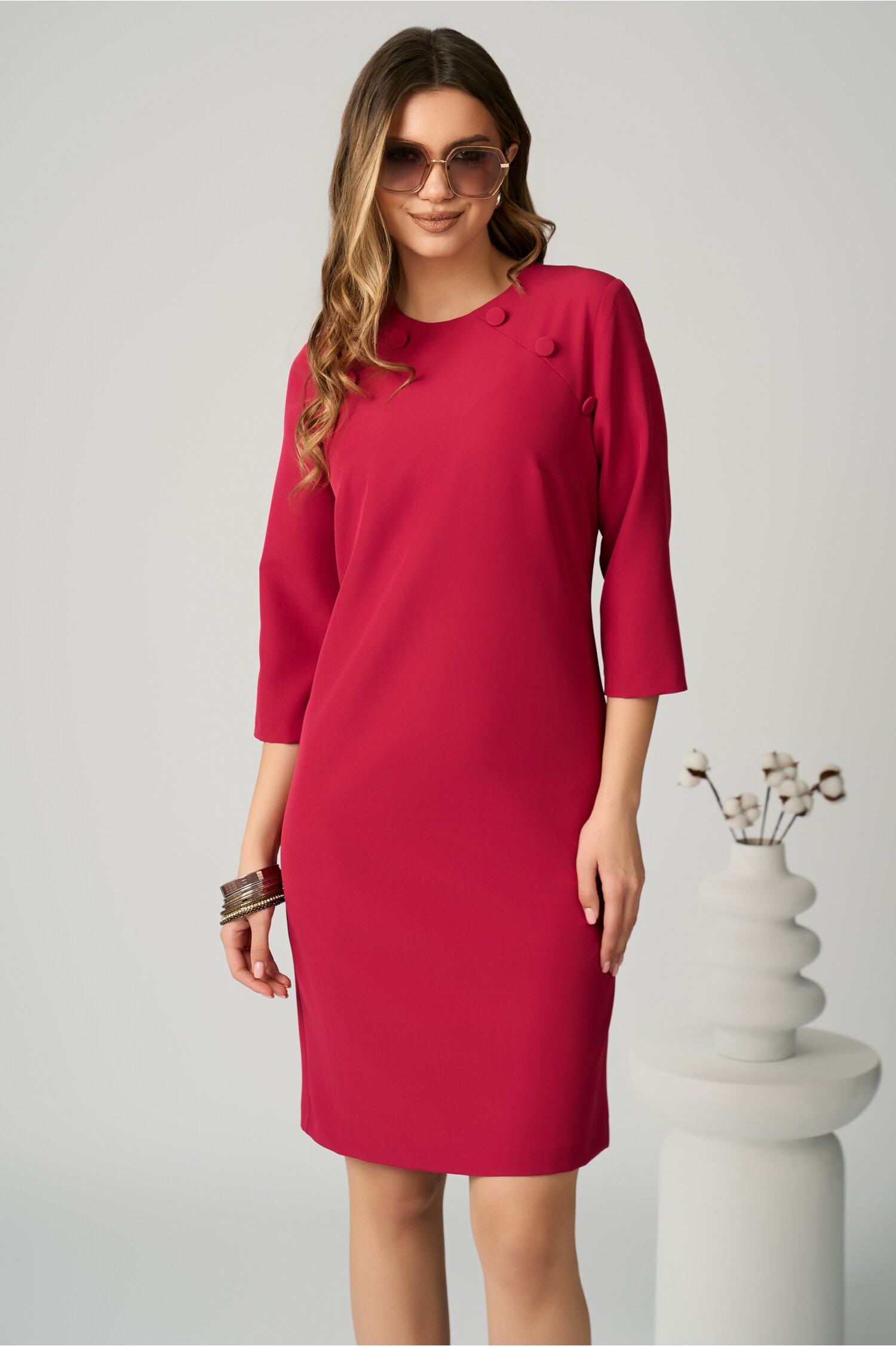 Rochie DY Fashion office din stofa fucsia cu nasturi la umeri