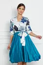 Rochie Dy Fashion turcoaz din satin cu imprimeu la bust
