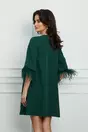 Rochie Dy Fashion verde cu accesoriu la decolteu si pene la maneci