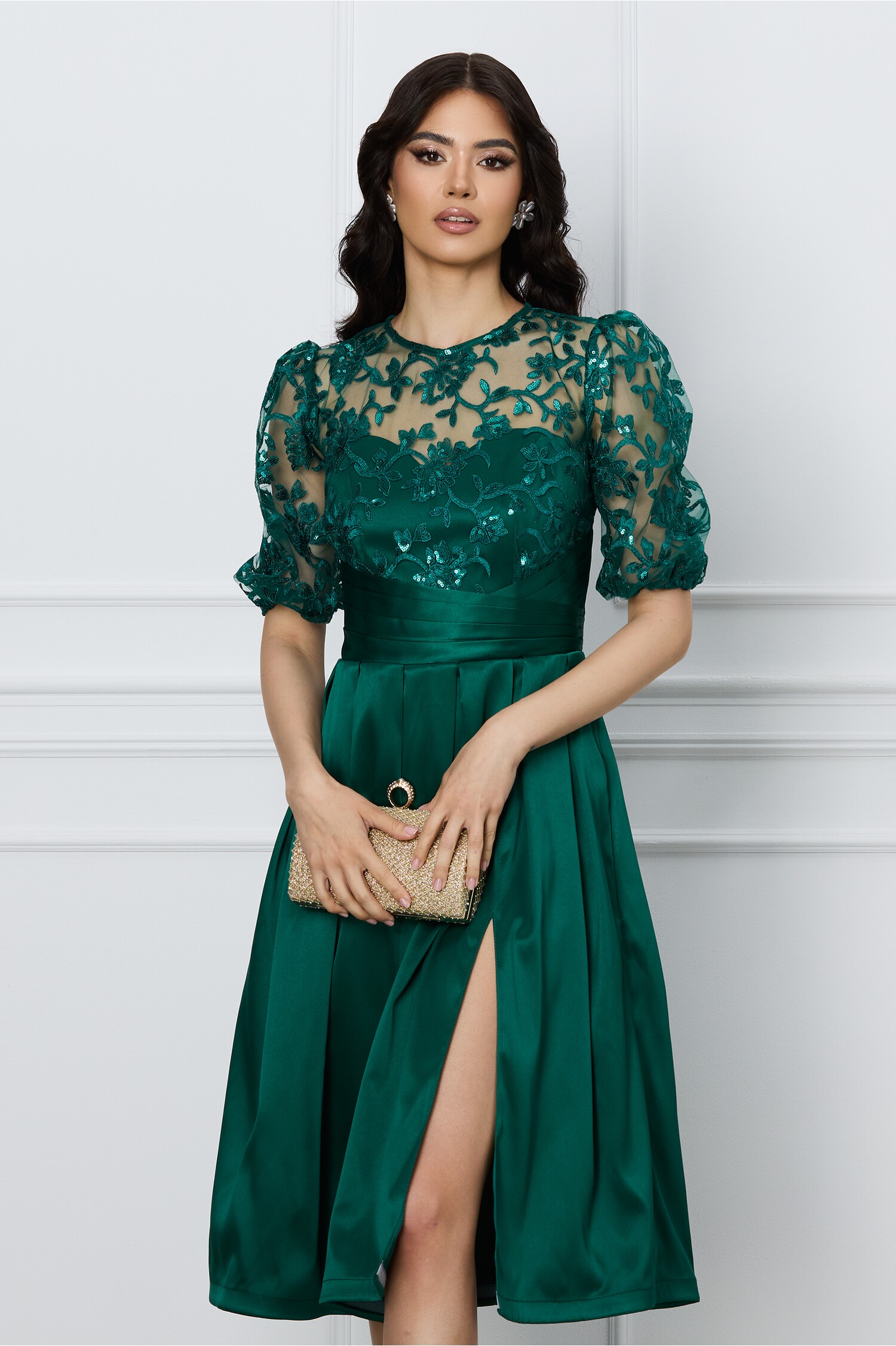 Rochie verde cu dantela la bust si crepeu pe fusta - Rochii-Dama.ro