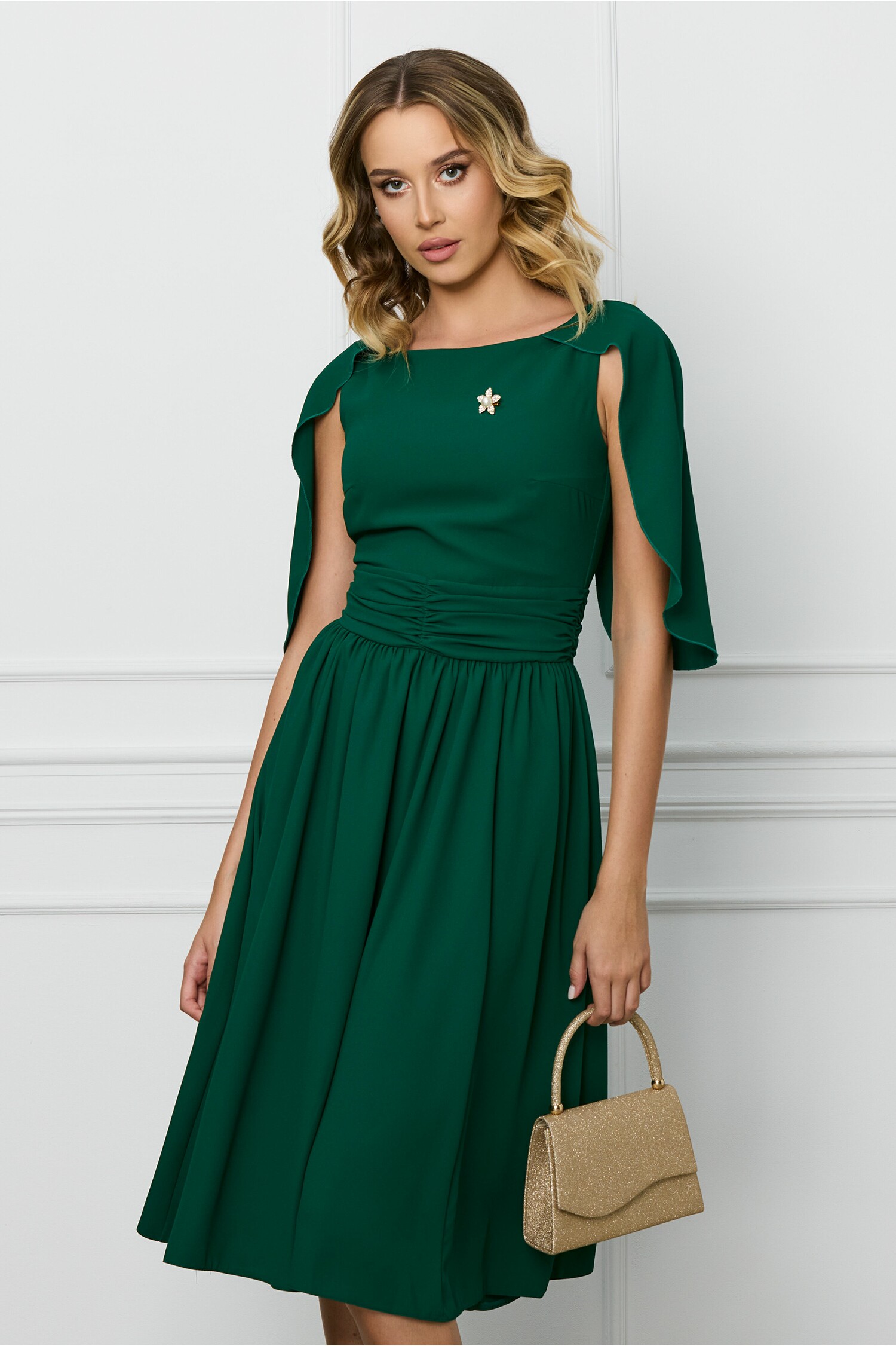 Rochie verde cu maneci petrecute - Rochii-Dama.ro