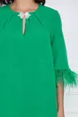 Rochie Dy Fashion verde deschis cu accesoriu la decolteu si pene la maneci